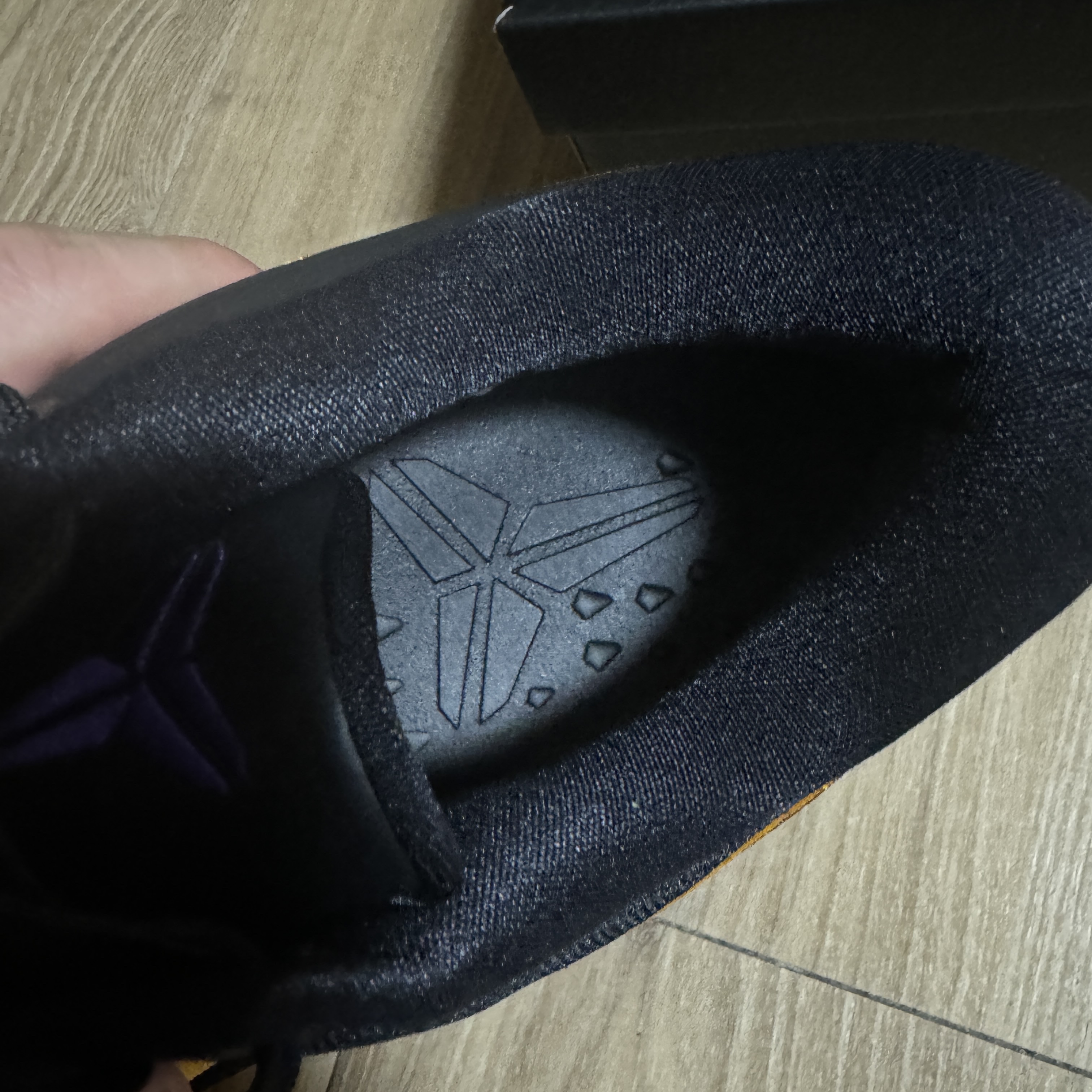 Nike Kobe 8 Protro Black and University Gold 착용 스타일 - 7