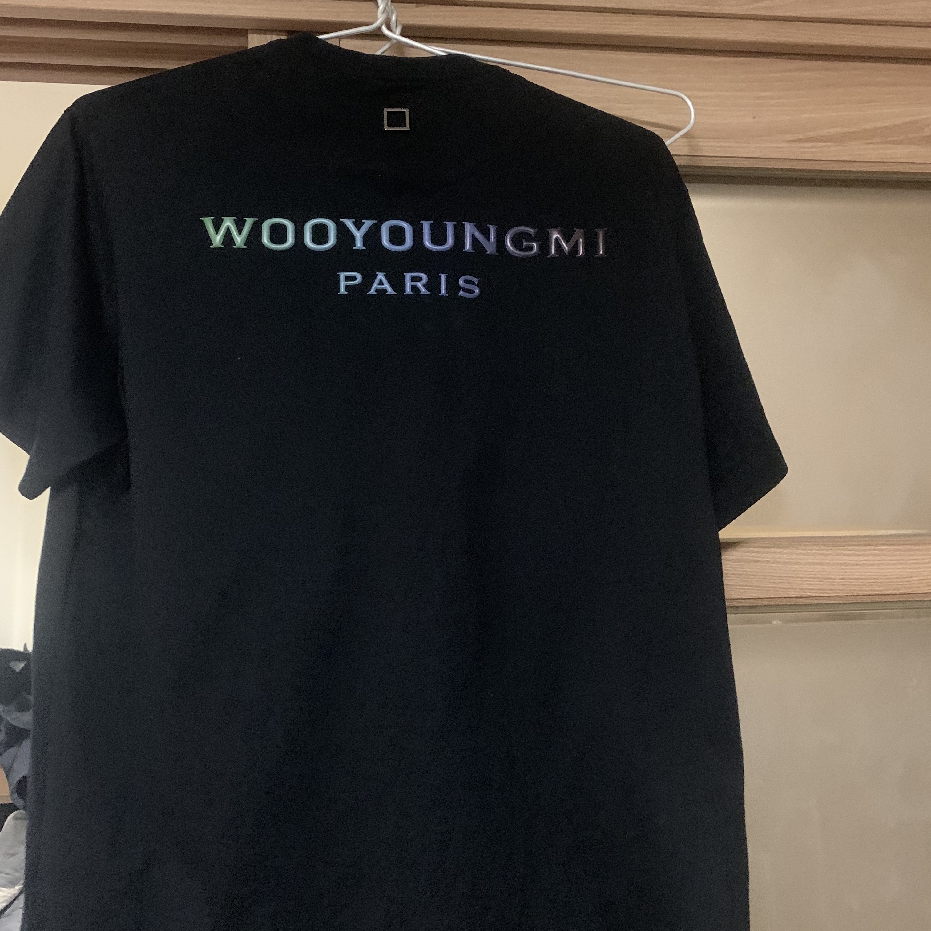 Wooyoungmi Gradation Embossed Back Logo T-Shirt Black - 24SS 착용 스타일