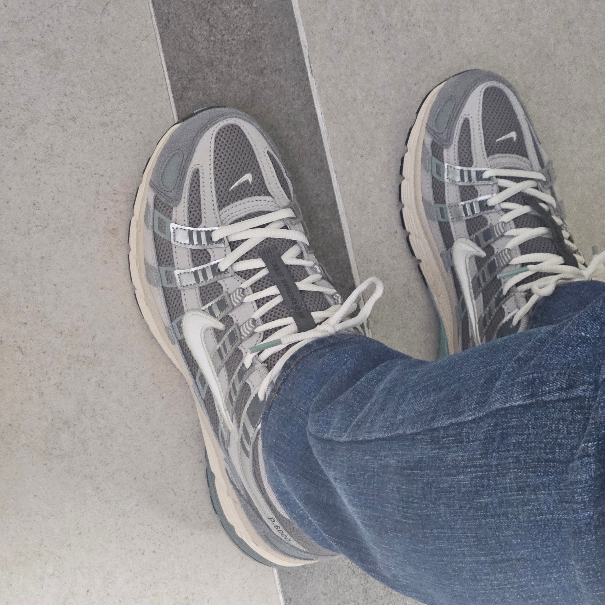 Nike P-6000 Flat Pewter Light Iron Ore 착용 스타일