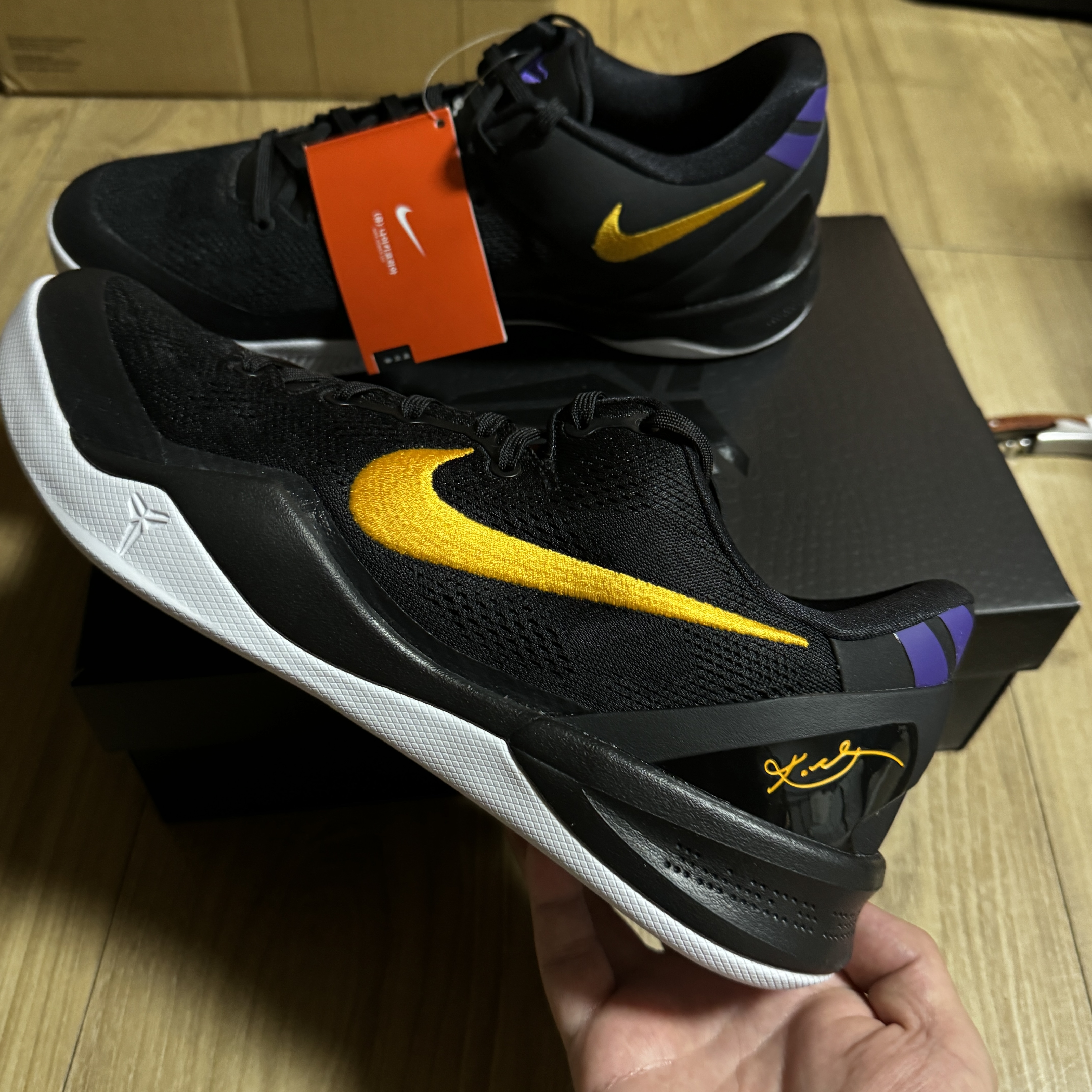Nike Kobe 8 Protro Black and University Gold 착용 스타일 - 3