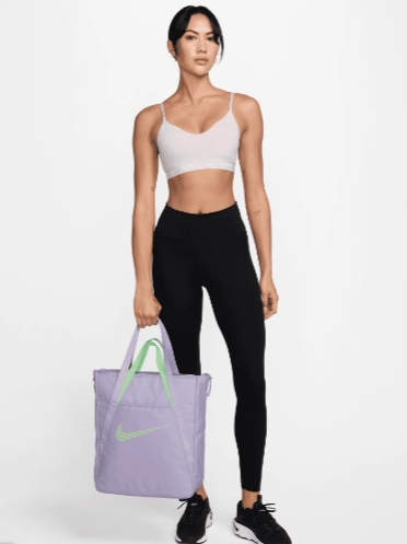 Nike Jim Tote Bag 28L Lilac Bloom, Nike NSW Faux Fur Tote Bag 10L Guava Ice 착용 스타일