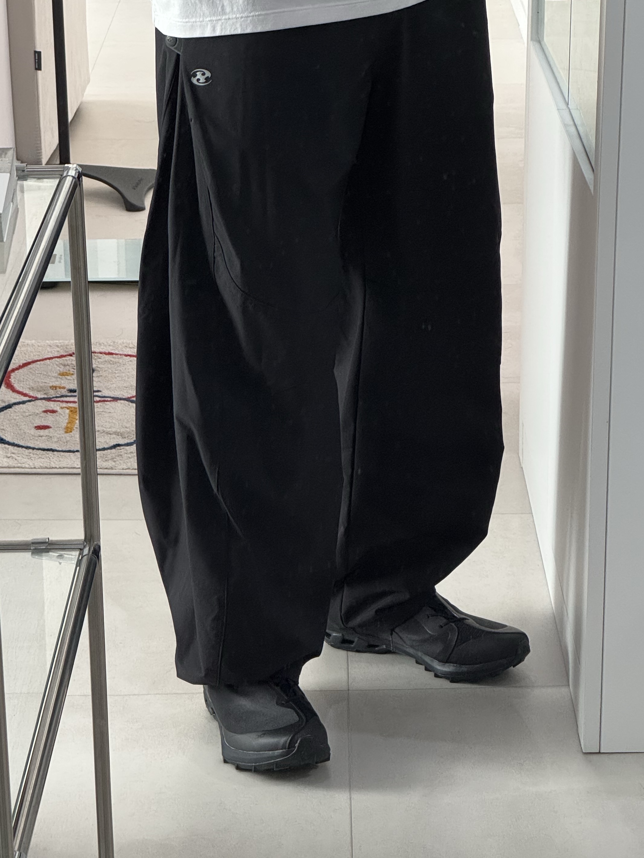 Sansan Gear Side Snap Pants V2 Black - 23FW, On Running x Post Archive Faction (Paf) Cloudventure Peak All Black 착용 스타일 - 1