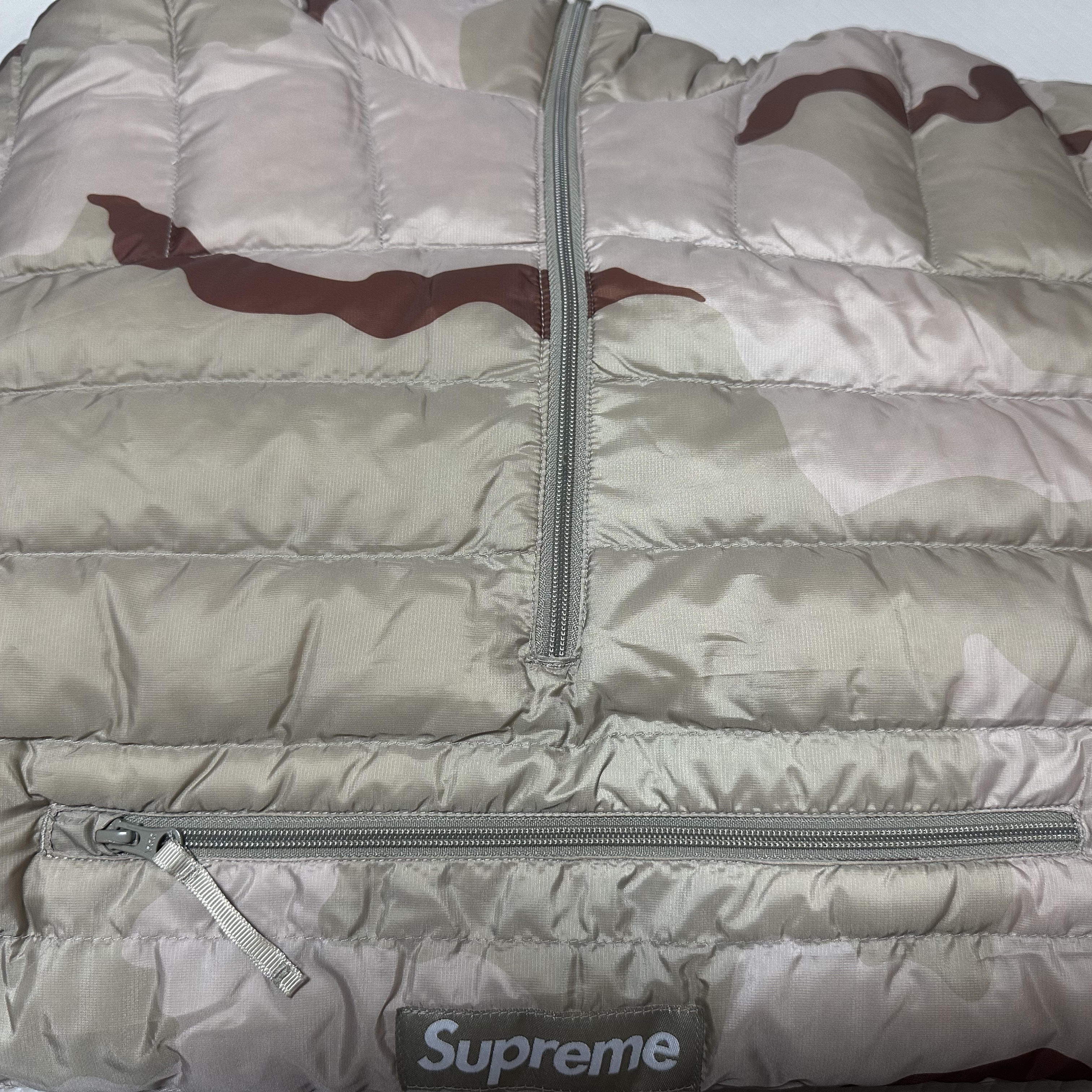 Supreme Micro Down Half Zip Hooded Pullover Desert Camo - 24FW 착용 스타일