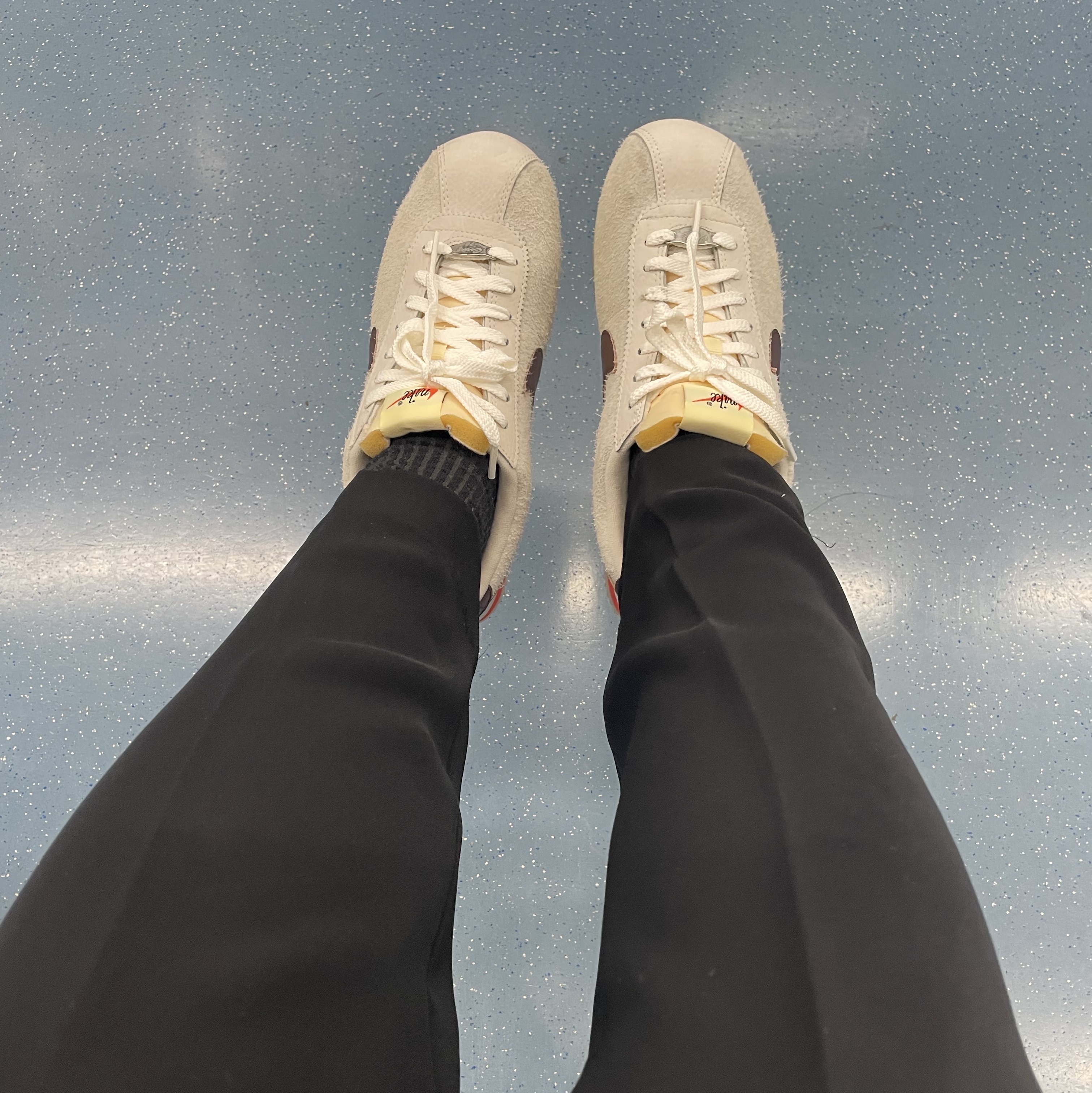 (W) Nike Cortez 23 Orewood Brown and Earth 착용 스타일