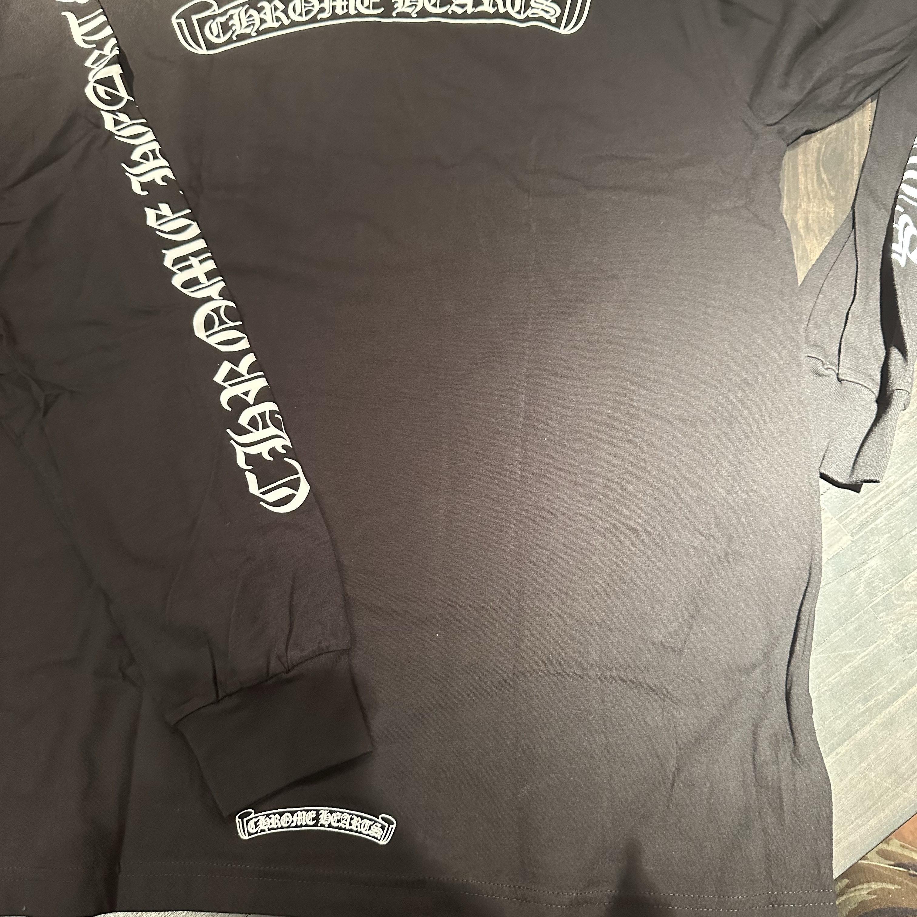 Chrome Hearts Scroll Fuck you Logo LS T-Shirt Black 착용 스타일 - 1
