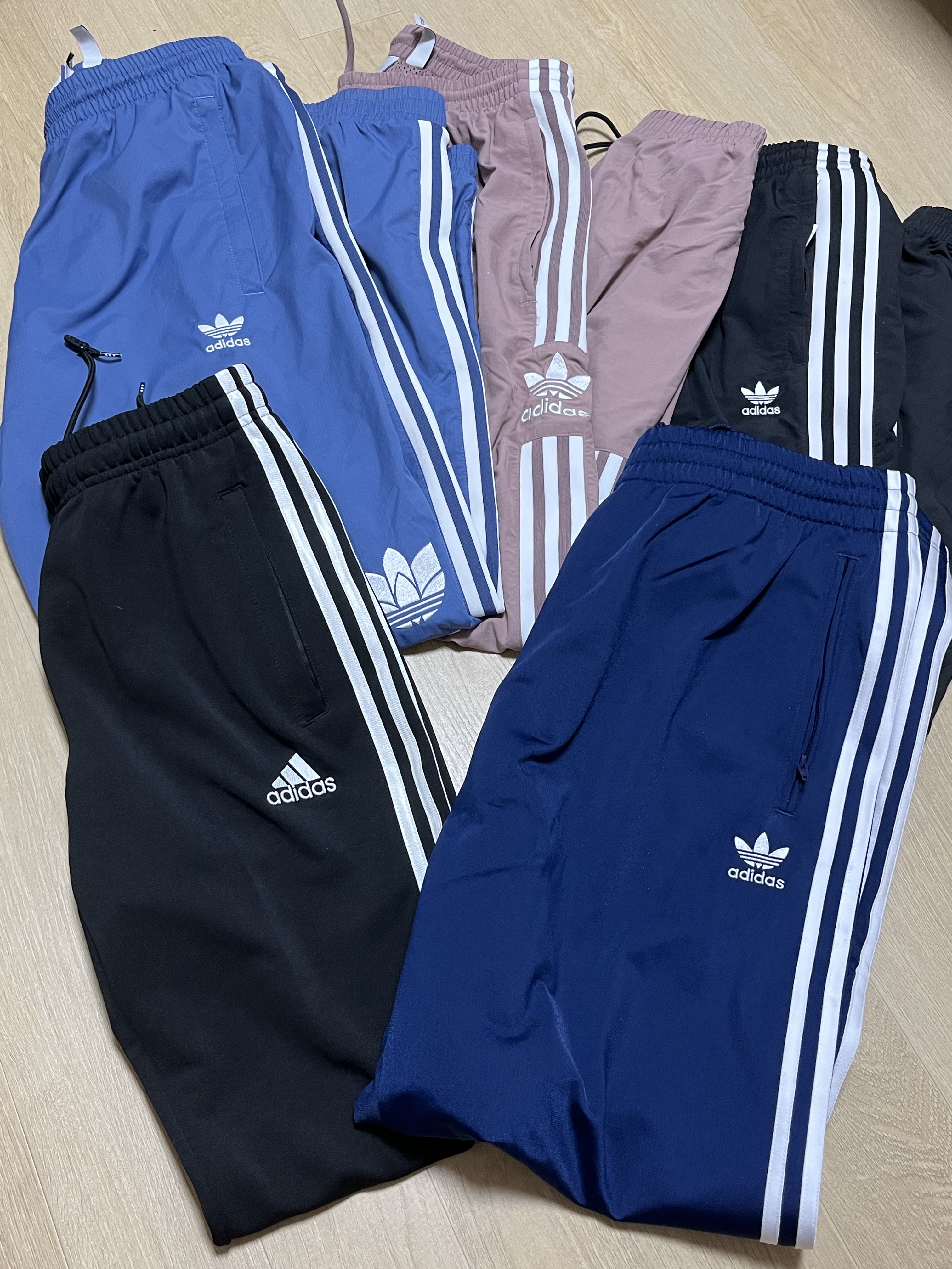 Adidas Adicolor Classics Firebird Track Pants Night Indigo - US Sizing, Adidas Adicolor Classics Firebird Track Pants Night Indigo - KR Sizing 착용 스타일 - 4