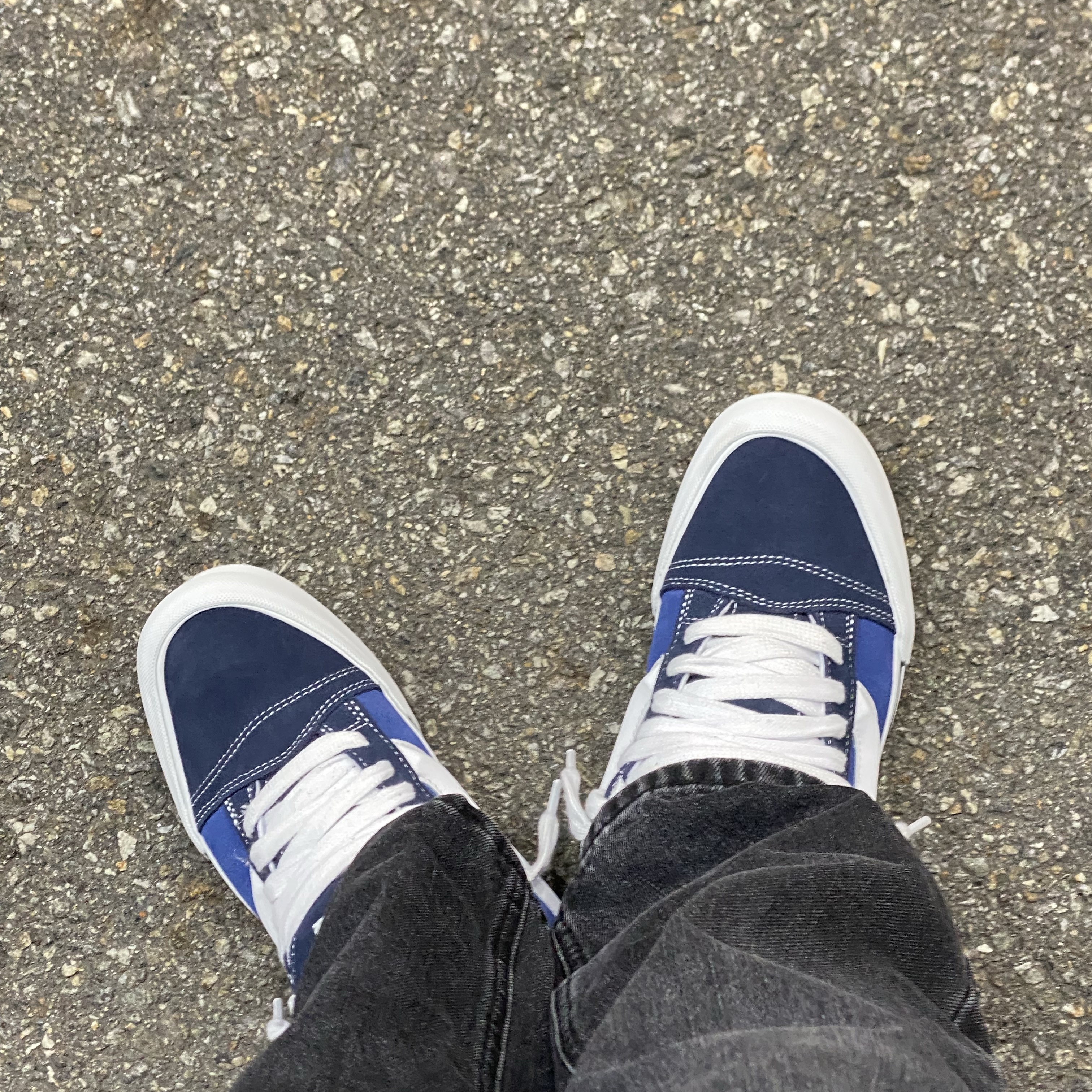 Vans Knu-Skool Navy True White 착용 스타일 - 3