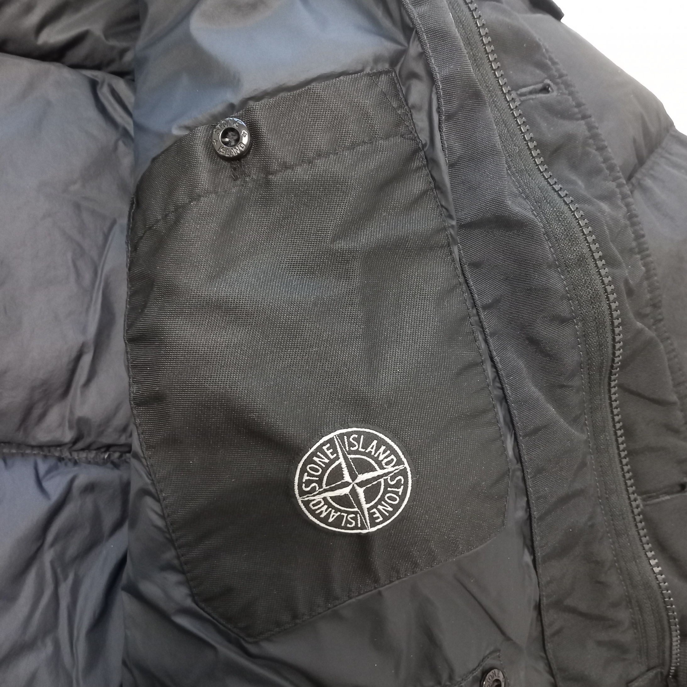 Stone Island 40123 Garment Dyed Crinkle Reps R-NY Down Jacket Black - 24FW 착용 스타일 - 6