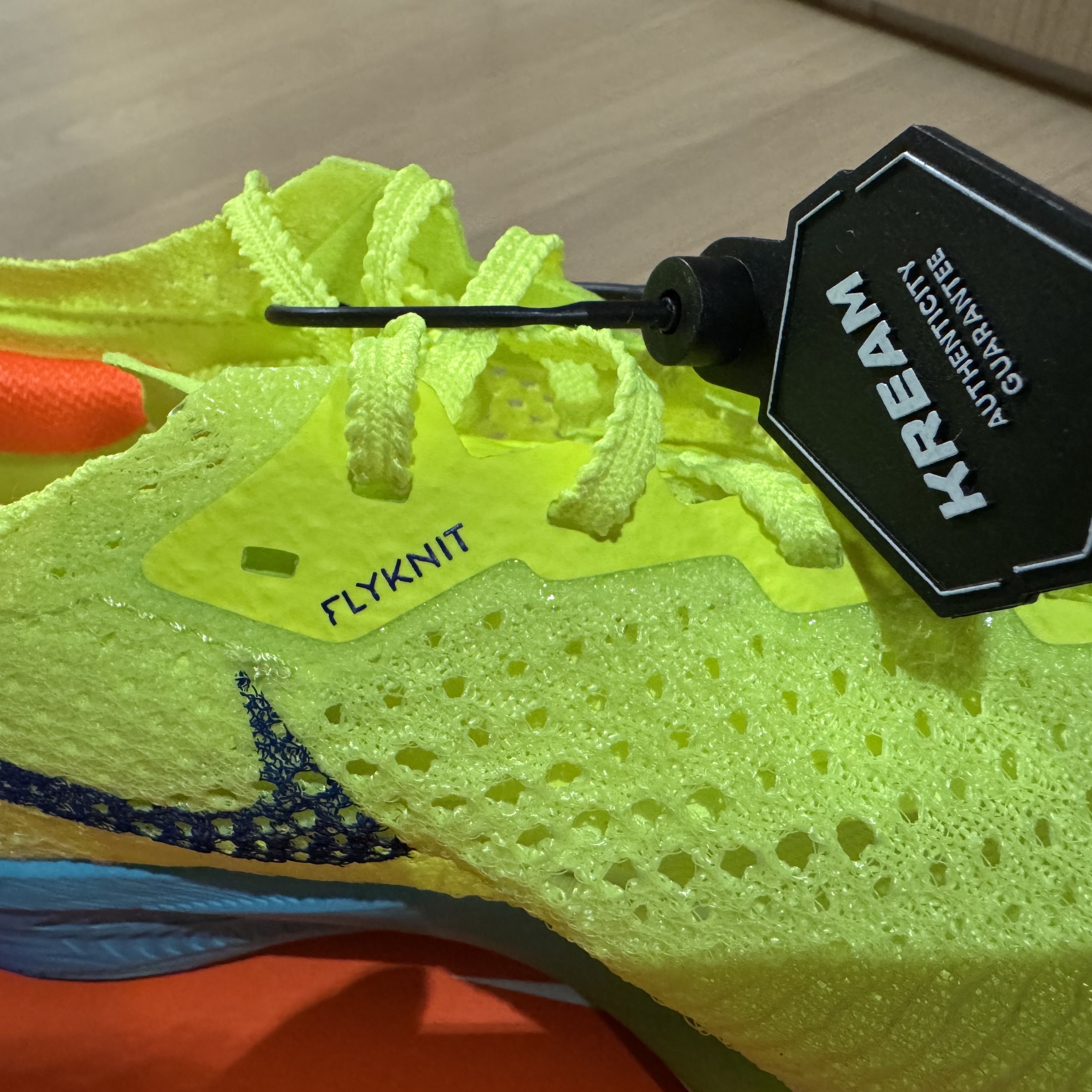 Nike ZoomX Vaporfly Next% 3 Volt Scream Green 착용 스타일 - 2