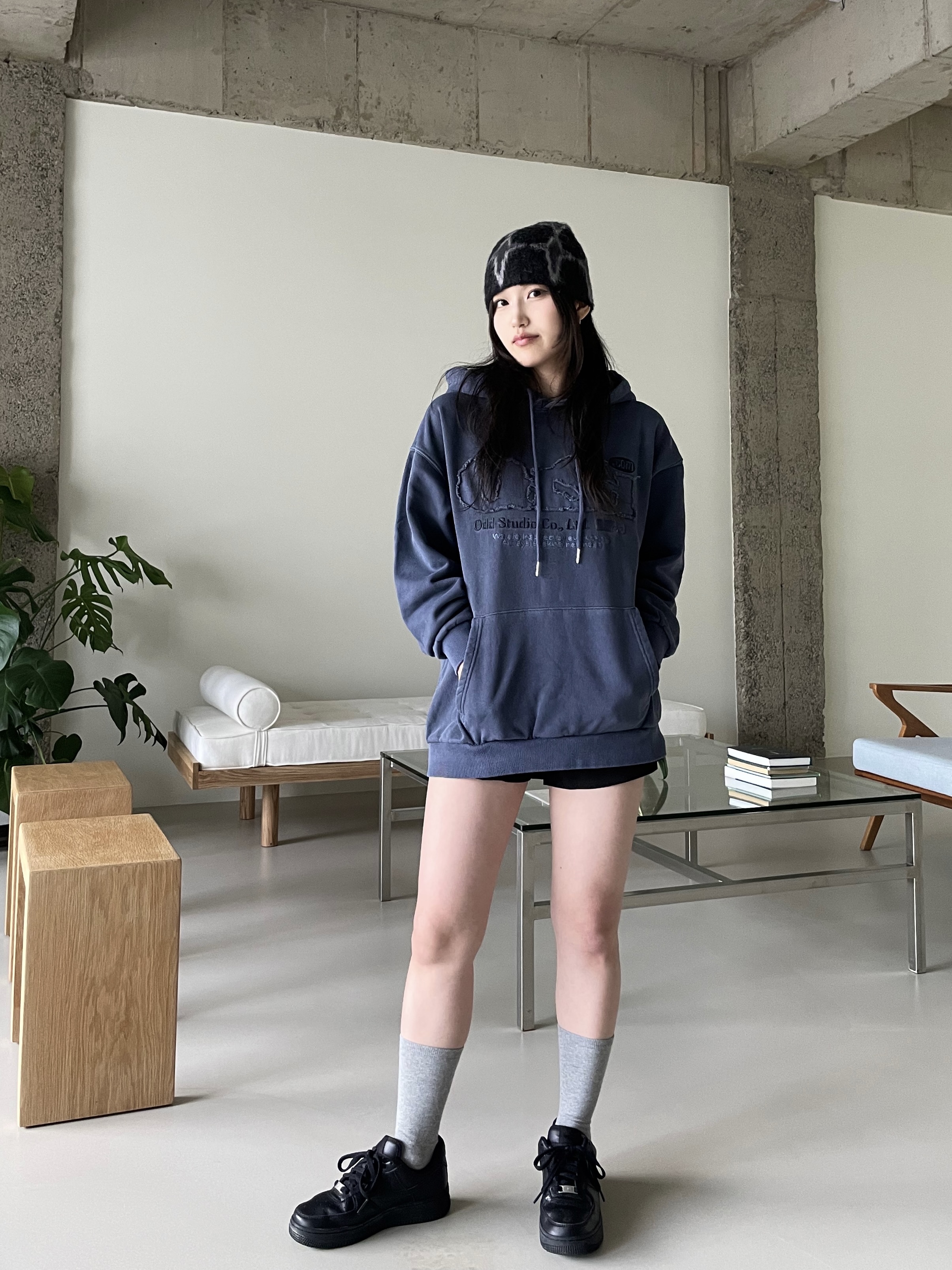 Cost per Kilo Graphic Jacquard Beanie Black, (W) Nike Air Force 1 '07 Low Triple Black 착용 스타일 - 3
