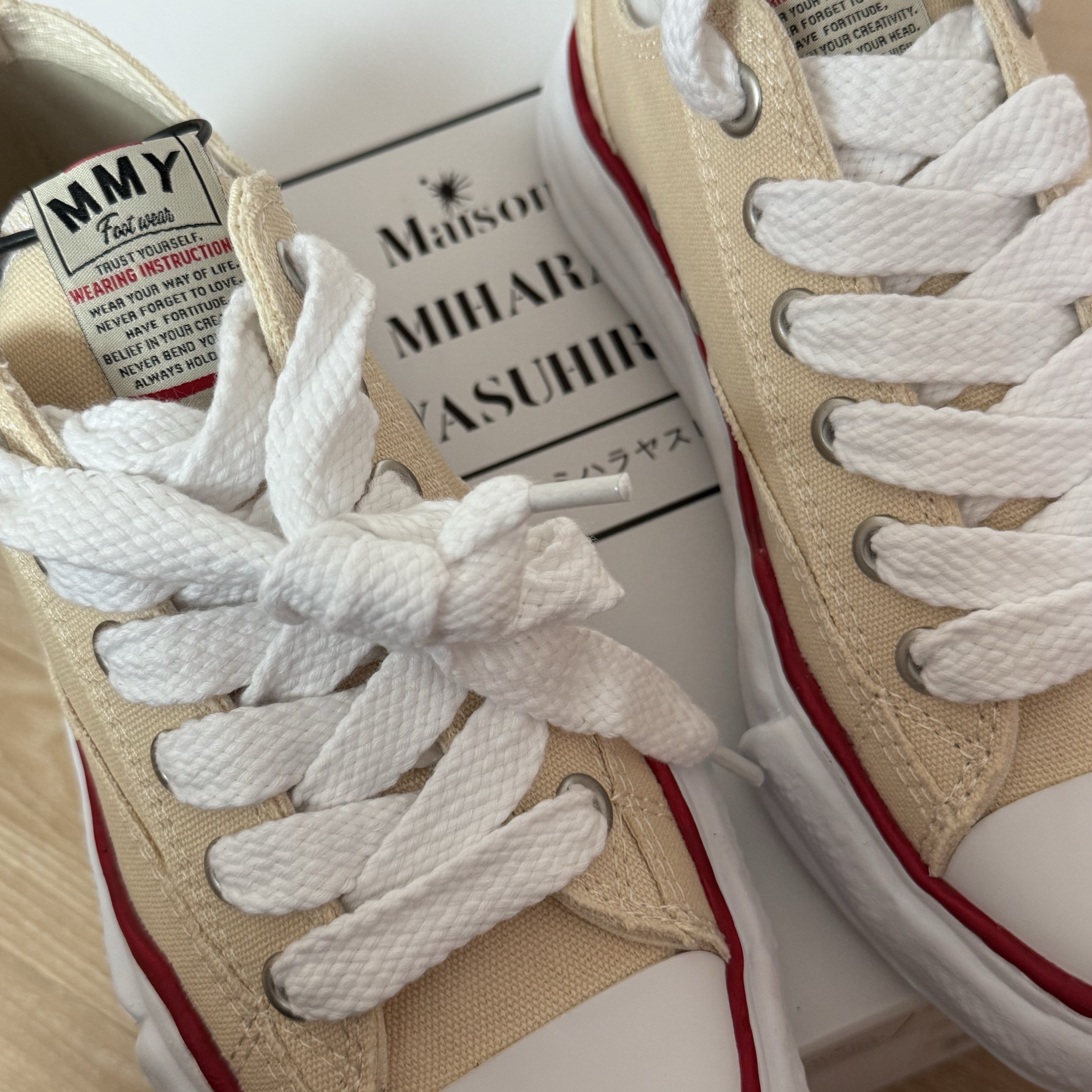 Maison Mihara Yasuhiro Peterson OG Sole Canvas Low-top Sneakers Natural 착용 스타일