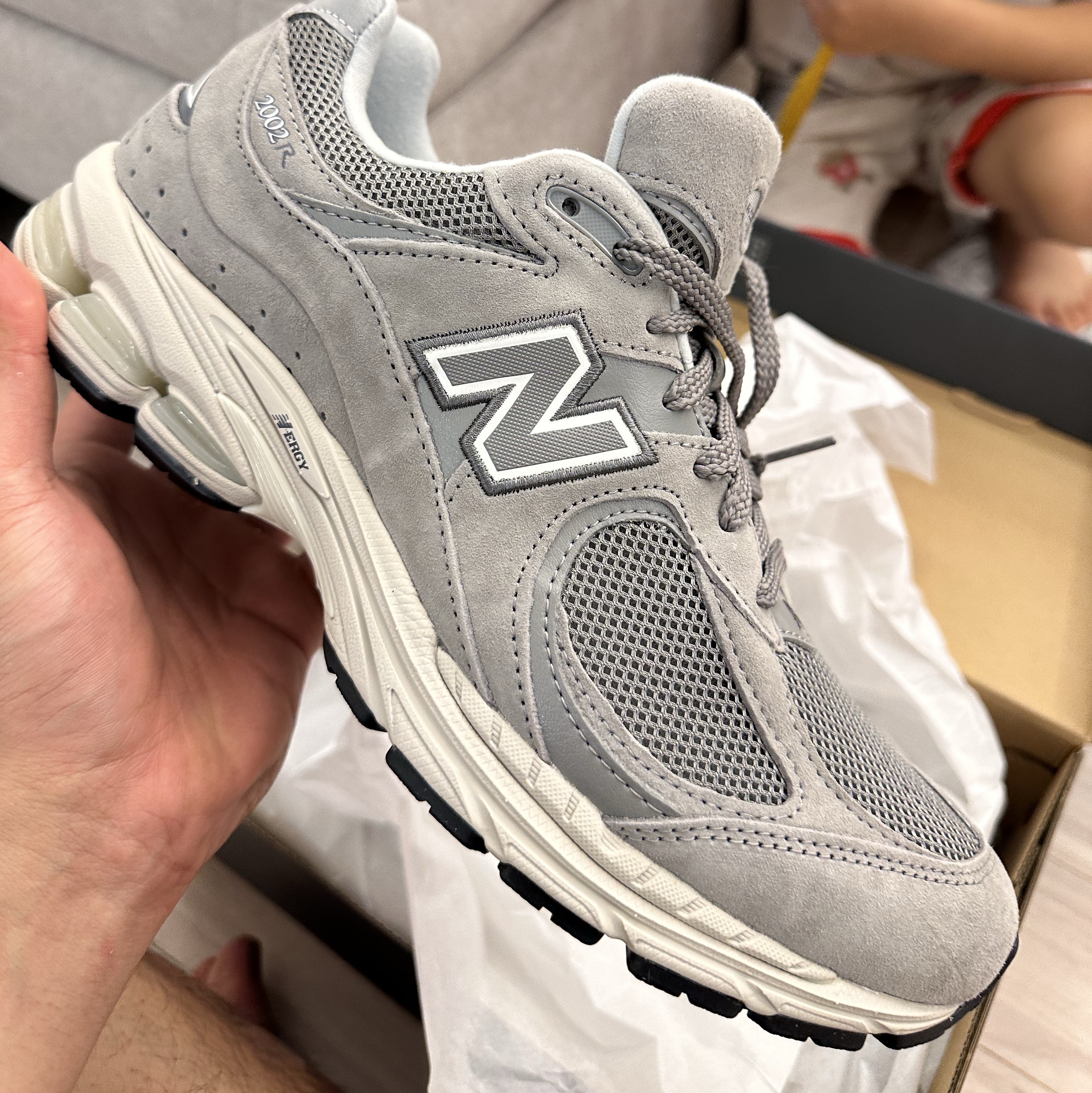 New Balance 2002R Grey 착용 스타일