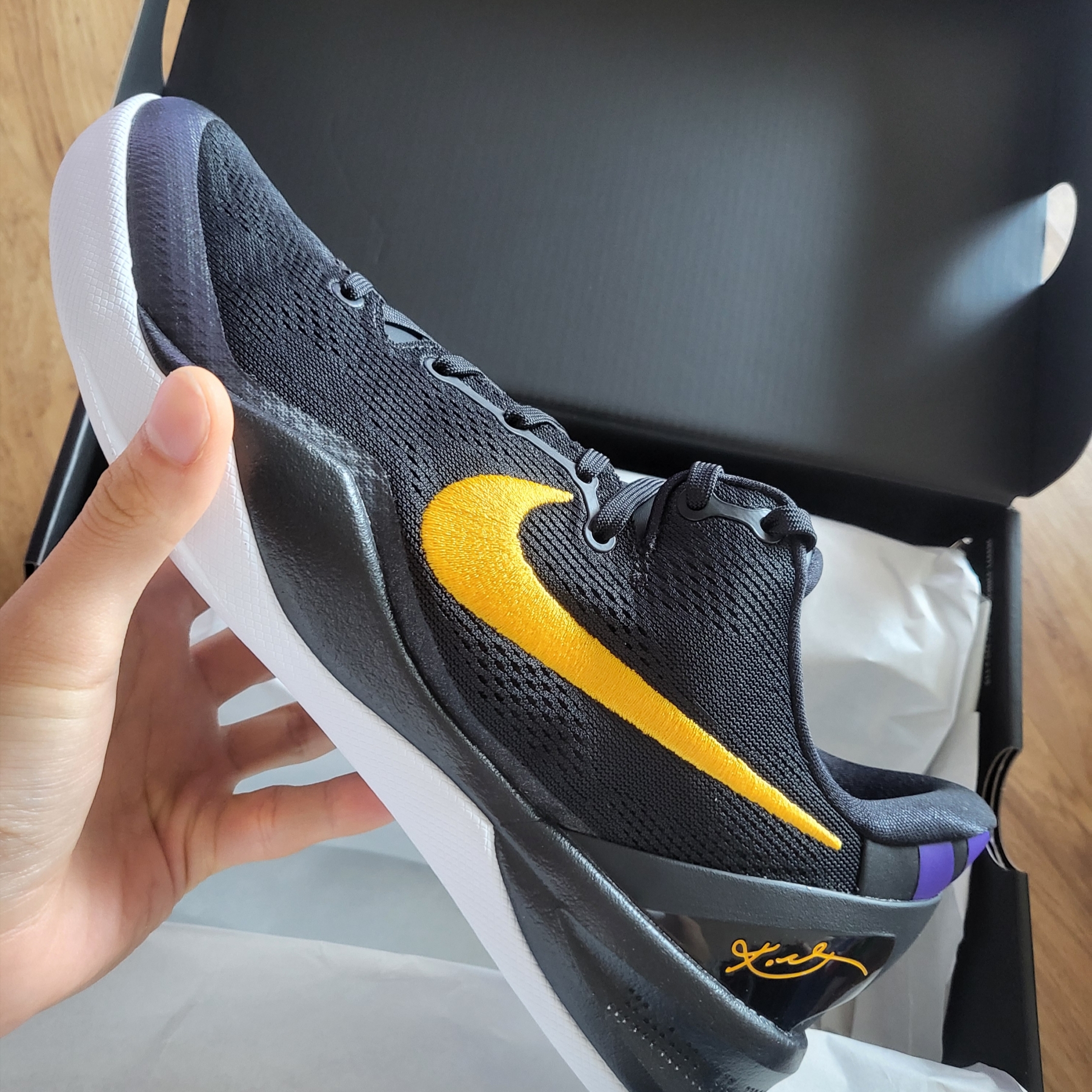 Nike Kobe 8 Protro White and Court Purple, Nike Kobe 8 Protro Black and University Gold 착용 스타일 - 2