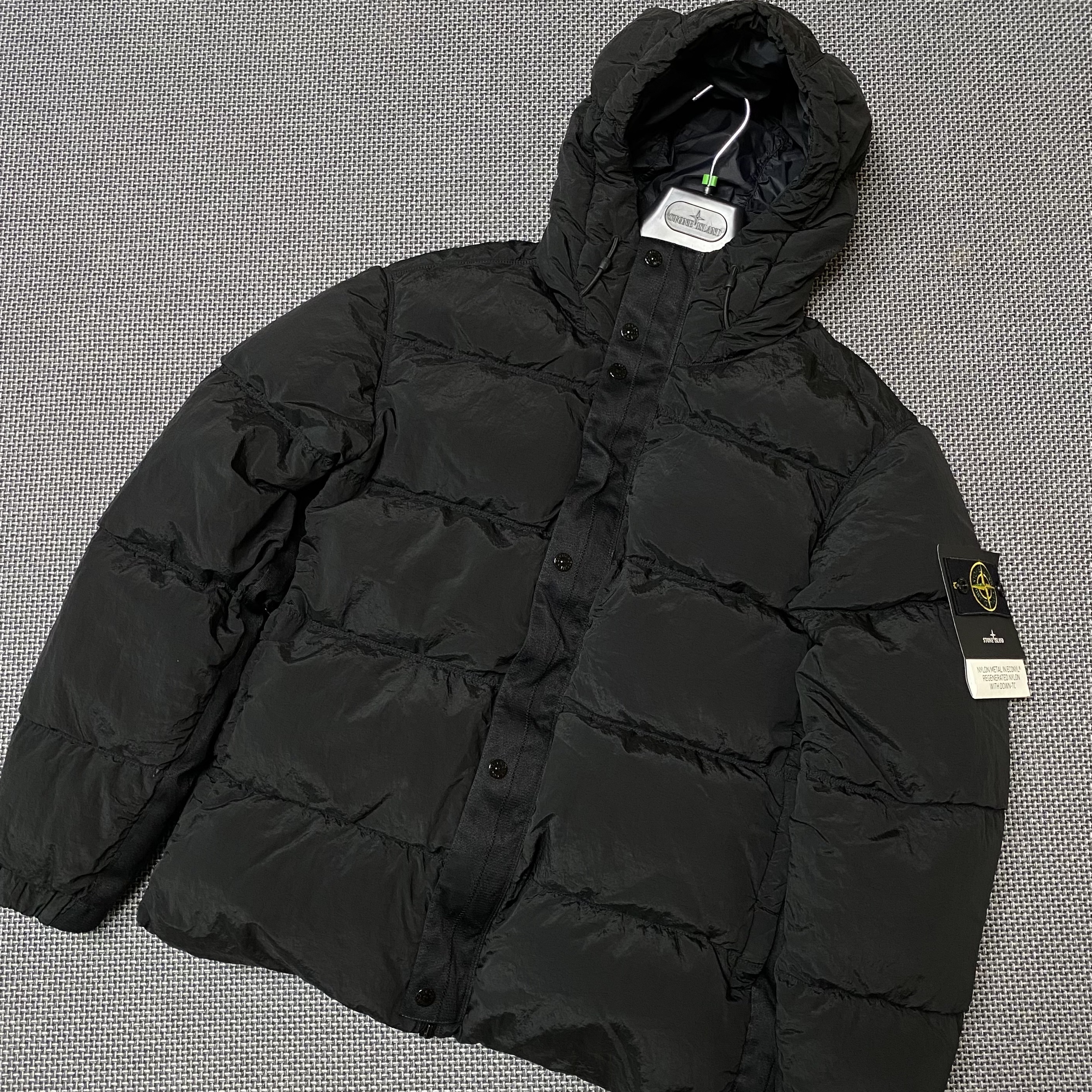 Stone Island 41419 Nylon Metal Econyl Hooded Down Jacket Anti Drop Black - 24FW 착용 스타일