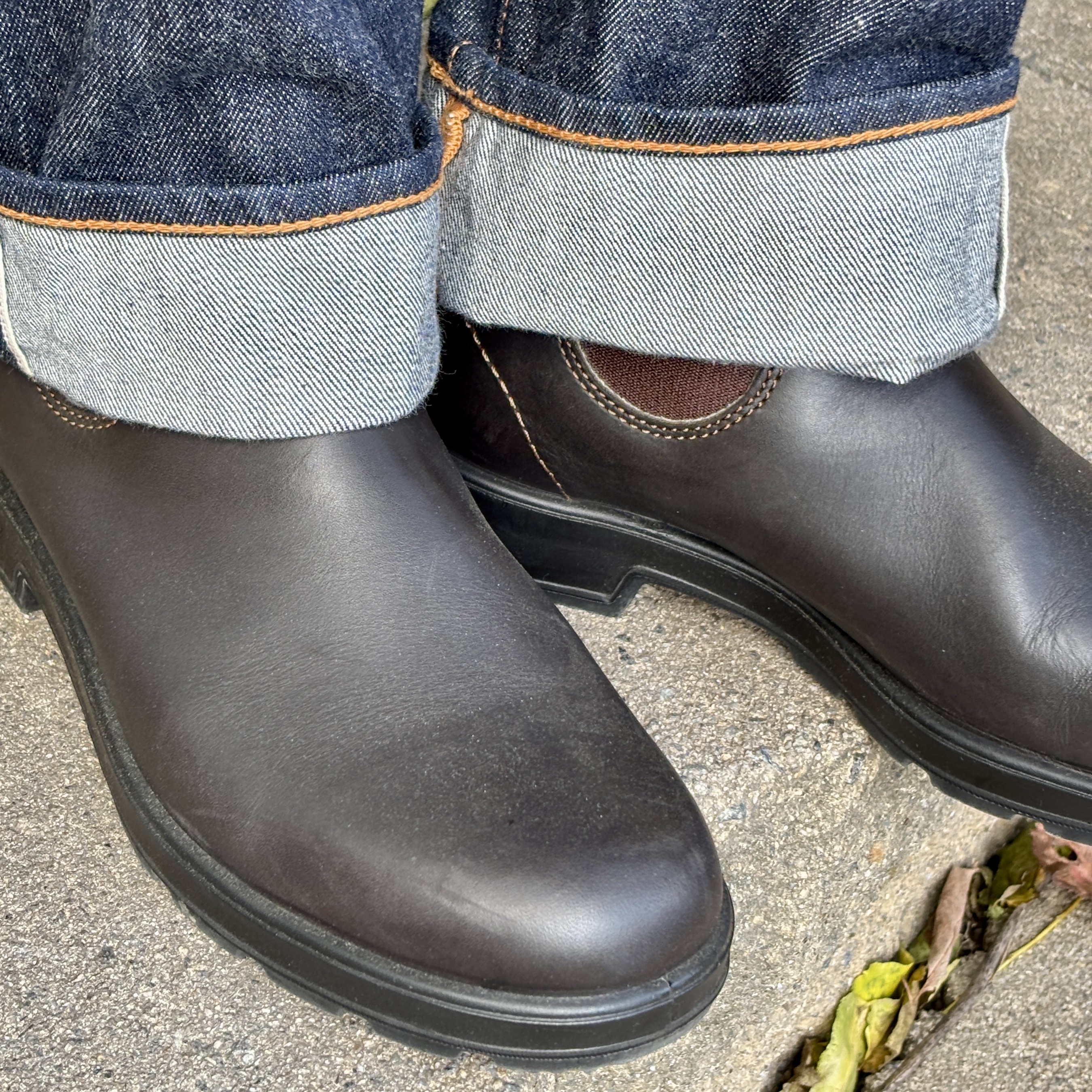 BLUNDSTONE Originals 500 Chelsea Boots Stout Brown 착용 스타일 - 3