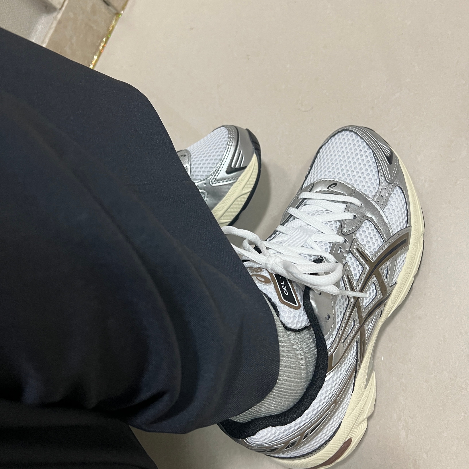 Asics Gel-1130 White Clay Canyon 착용 스타일 - 2