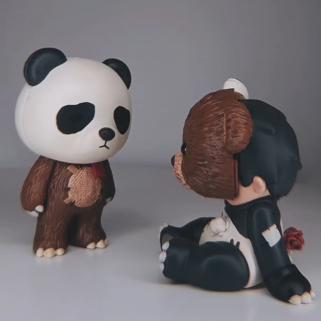Pop Mart Hirono Panda Blister 착용 스타일