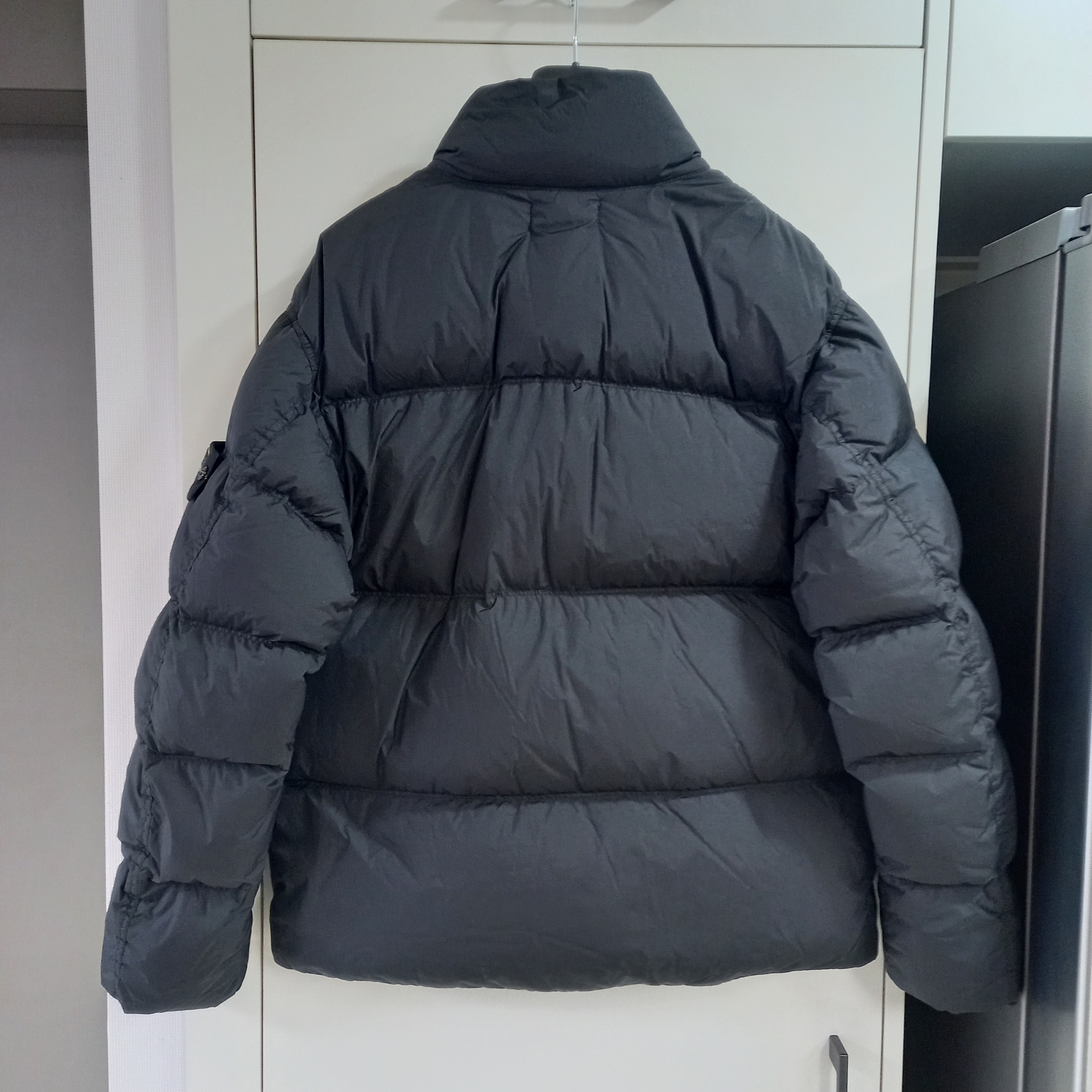 Stone Island 40123 Garment Dyed Crinkle Reps R-NY Down Jacket Black - 24FW 착용 스타일 - 3