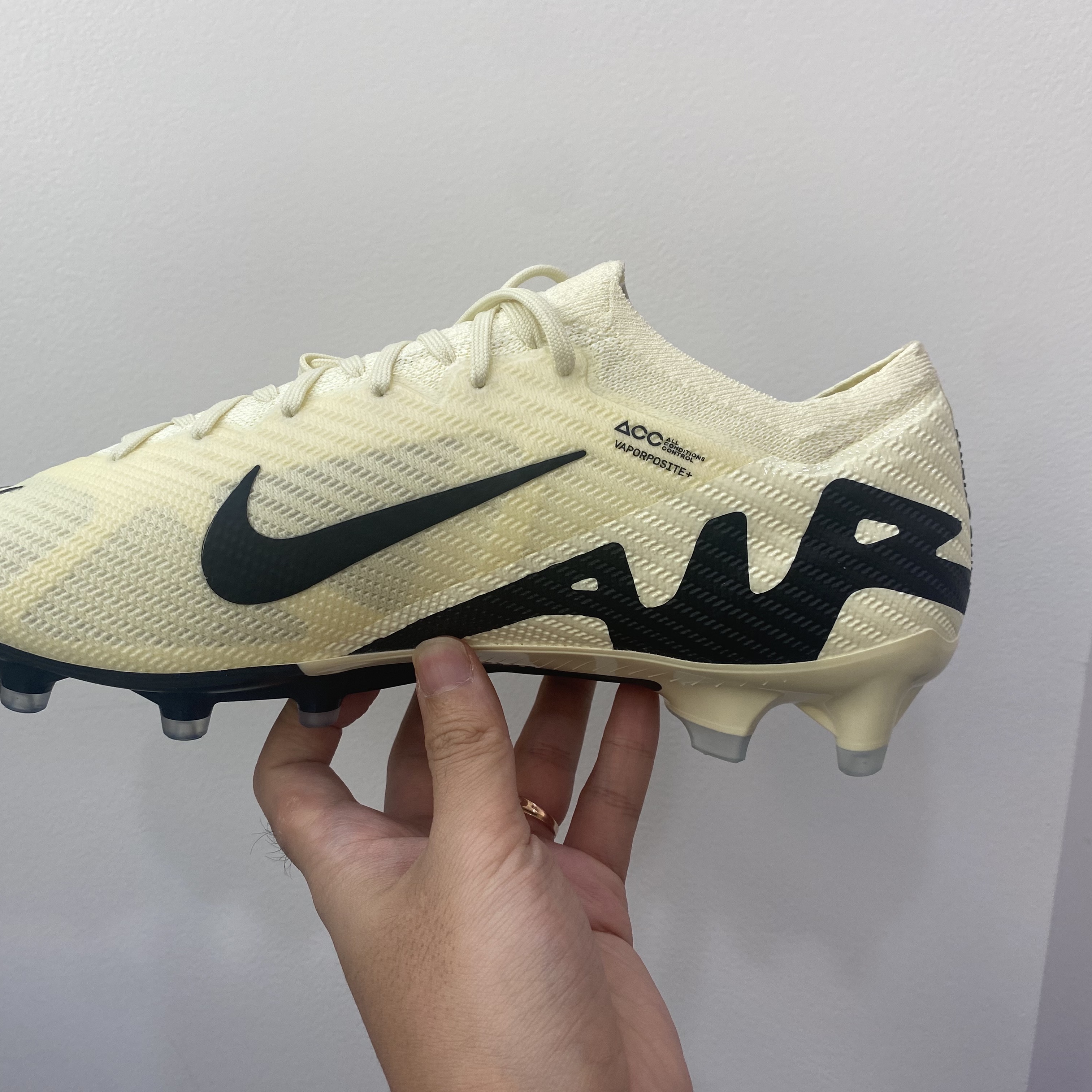 Nike Zoom Mercurial Vapor 15 Elite AG Pro Lemonade Black 착용 스타일