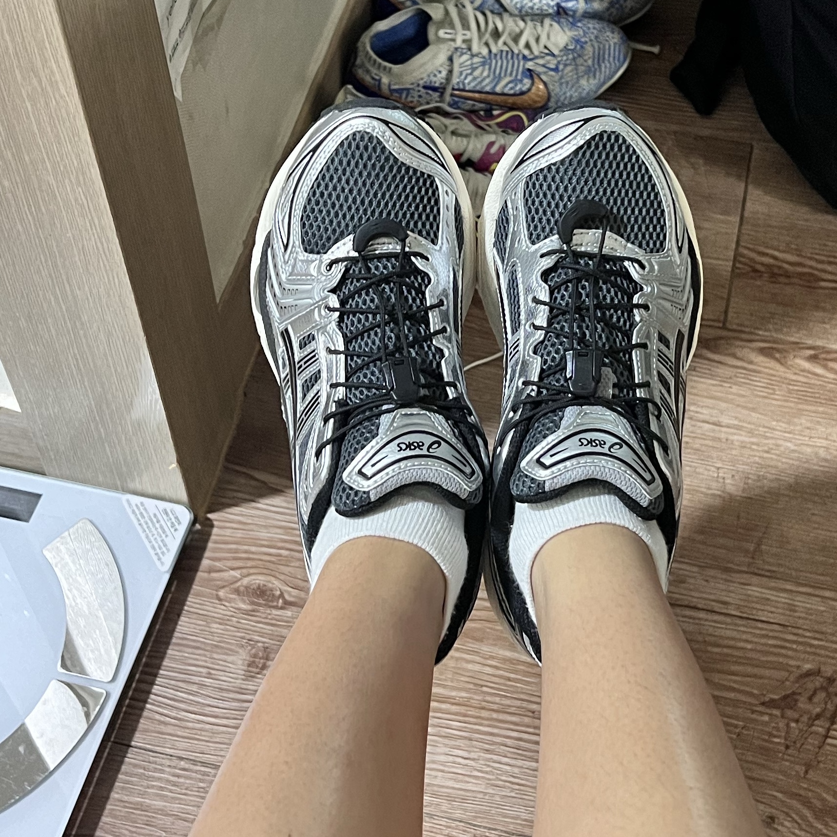 Asics Unlimited Gel-Kayano 14 Carrier Grey Black 착용 스타일