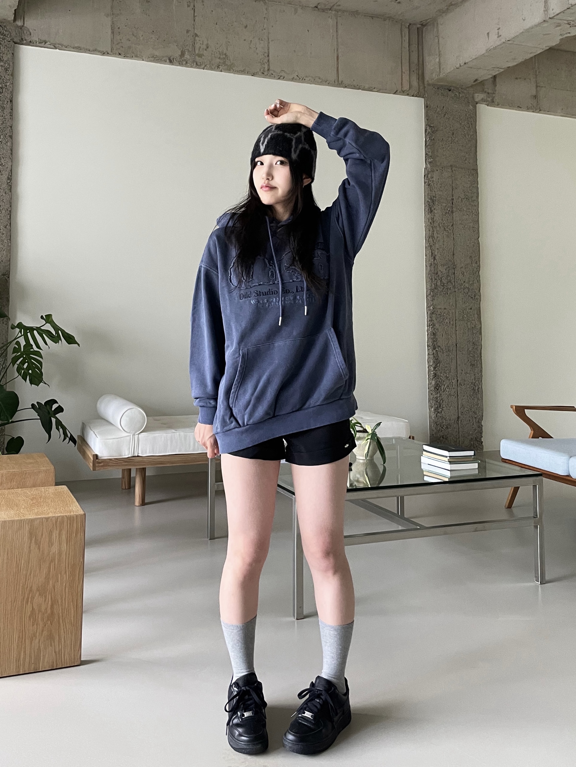 Cost per Kilo Graphic Jacquard Beanie Black, (W) Nike Air Force 1 '07 Low Triple Black 착용 스타일 - 2