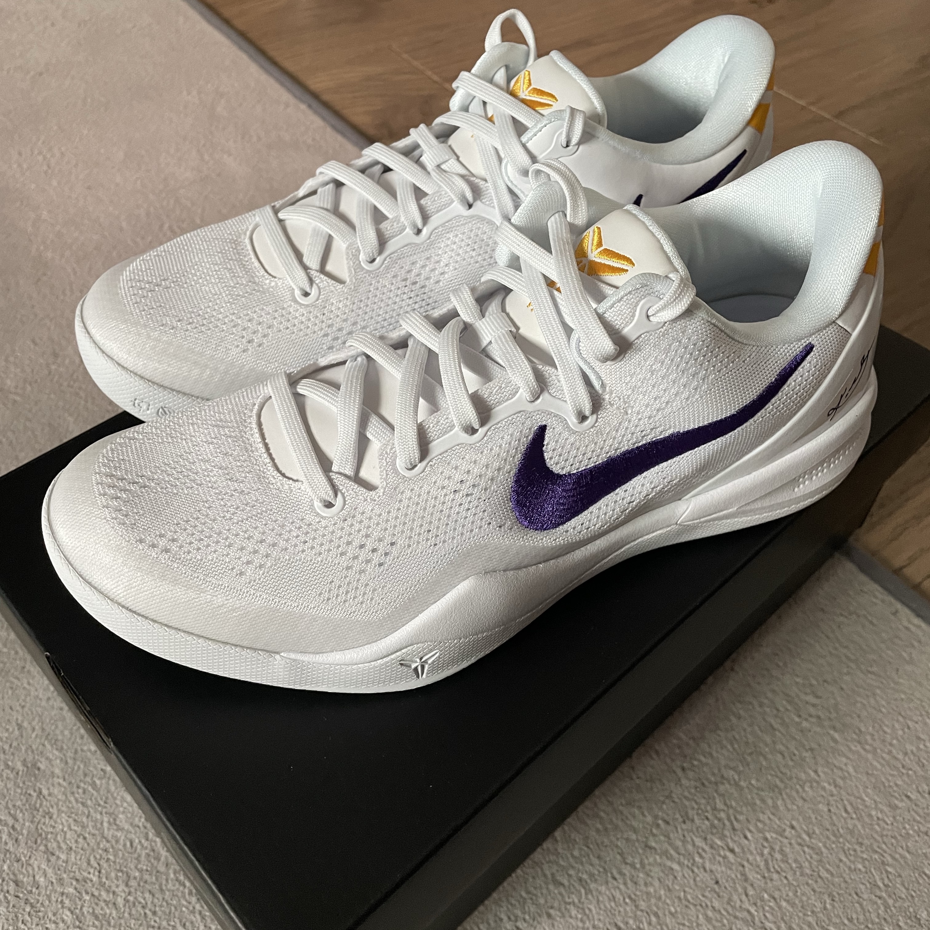 Nike Kobe 8 Protro White and Court Purple 착용 스타일