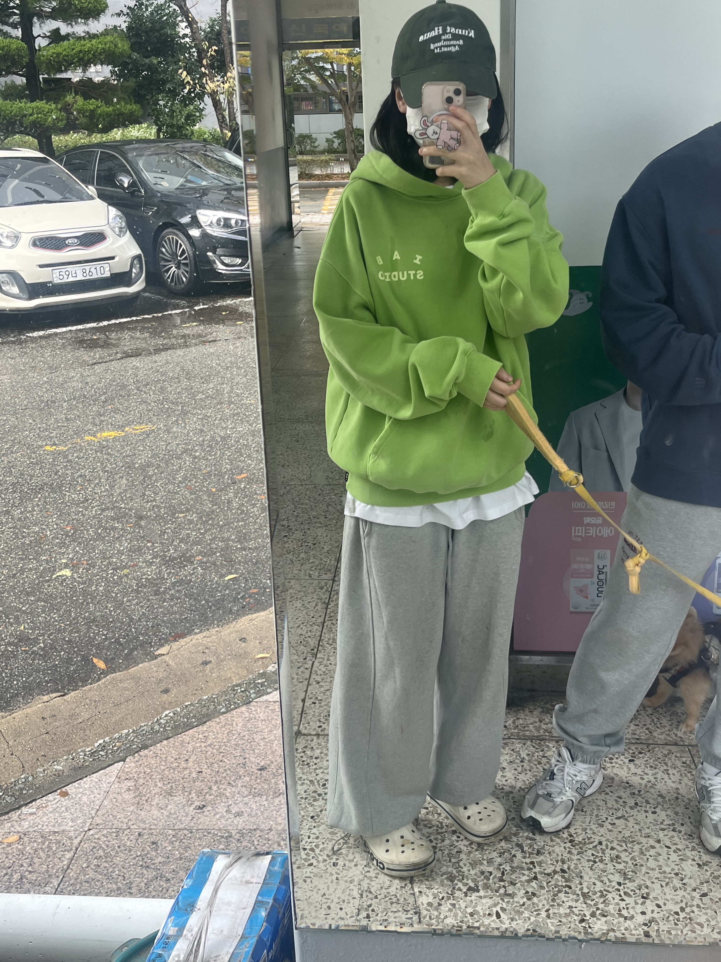 IAB Studio Pigment Hoodie & Sack Apple Green 착용 스타일