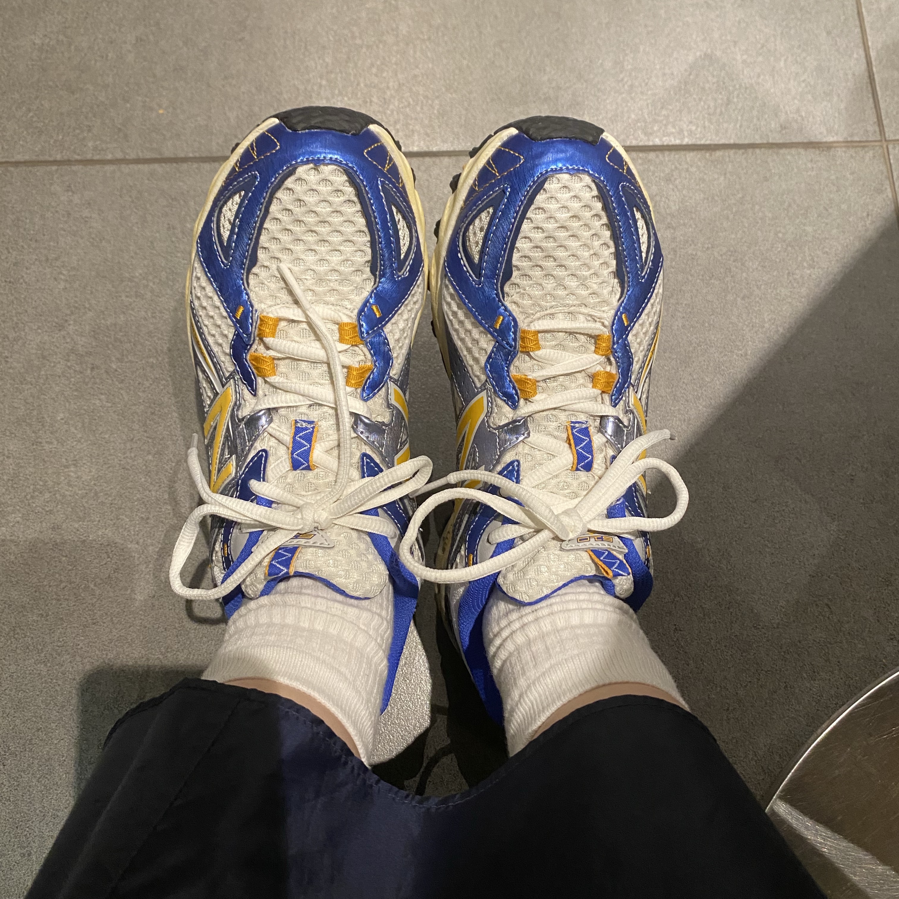 New Balance x Yeseyesee ML610 Atlantic Blue Varsity Gold 착용 스타일
