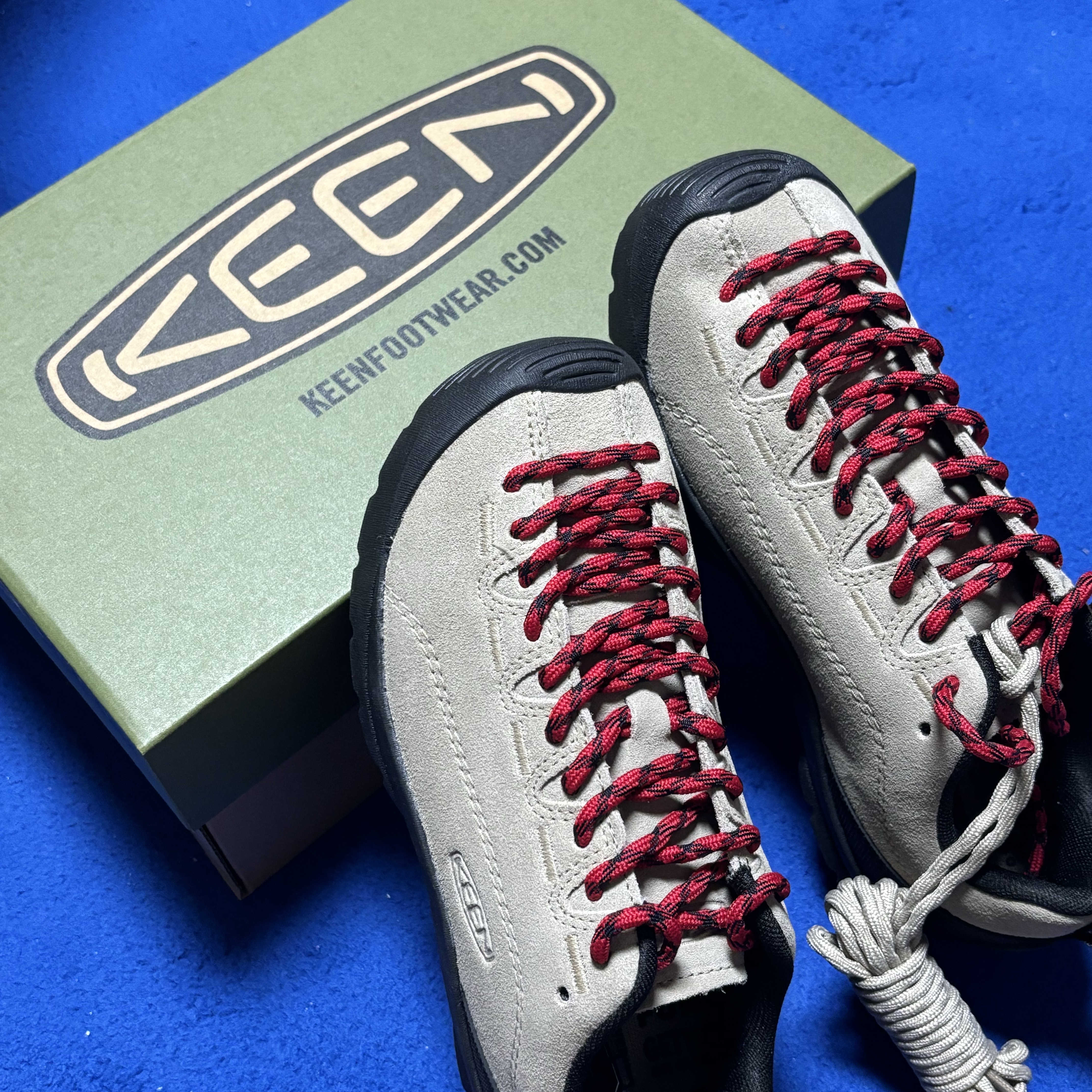 (W) Keen Jasper Suede Sneakers Silver Mink 착용 스타일