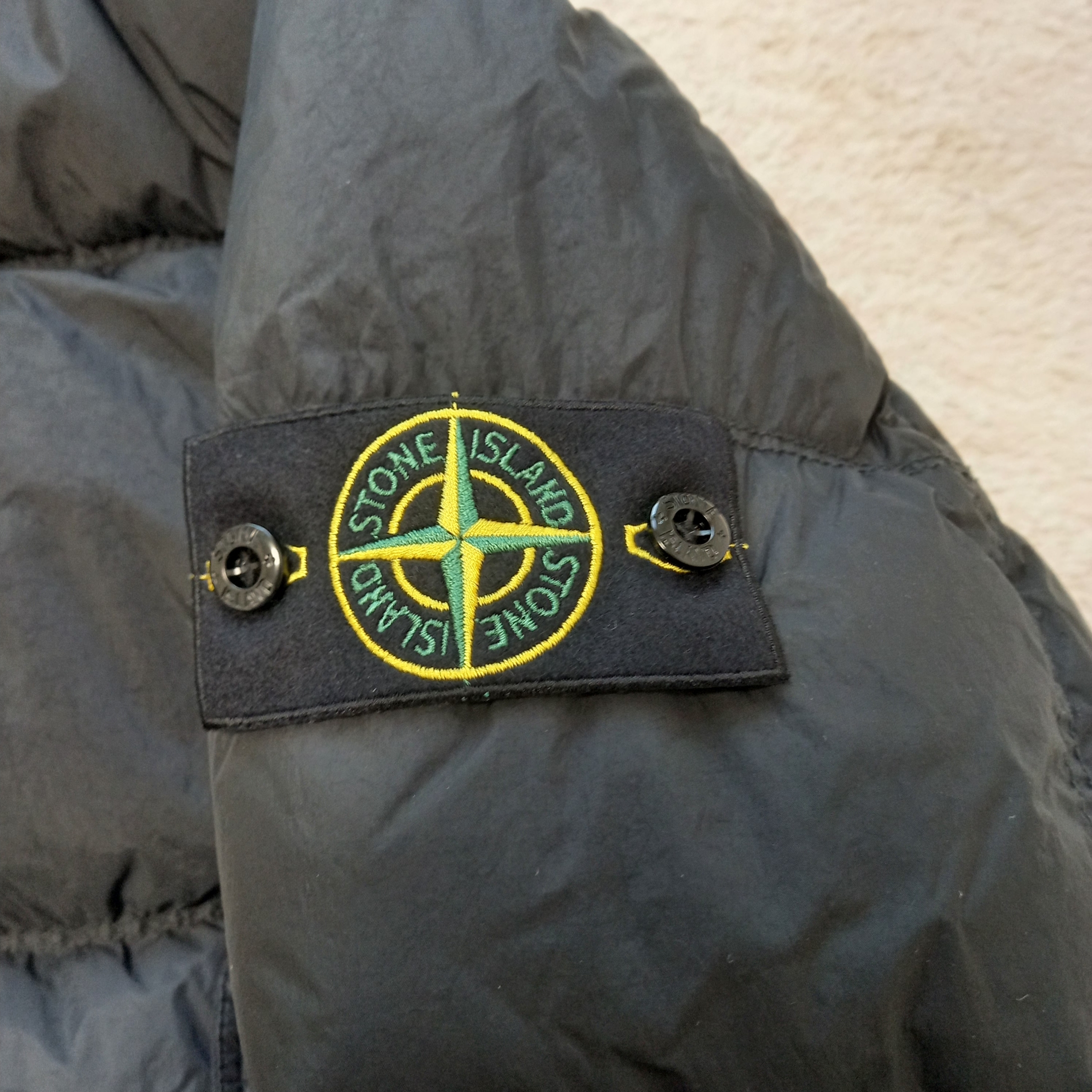 Stone Island 40123 Garment Dyed Crinkle Reps R-NY Down Jacket Black - 24FW 착용 스타일 - 4