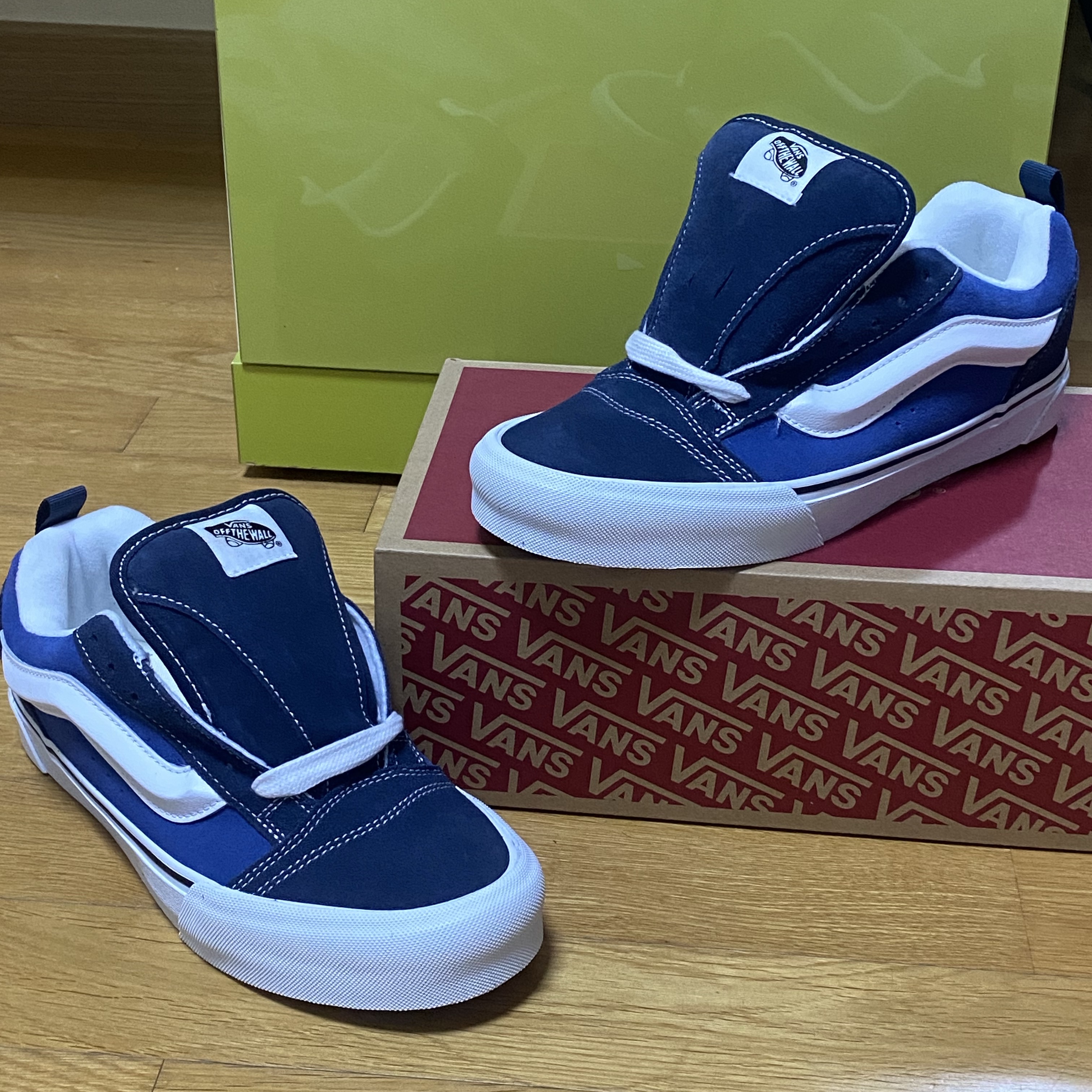 Vans Knu-Skool Navy True White 착용 스타일 - 1