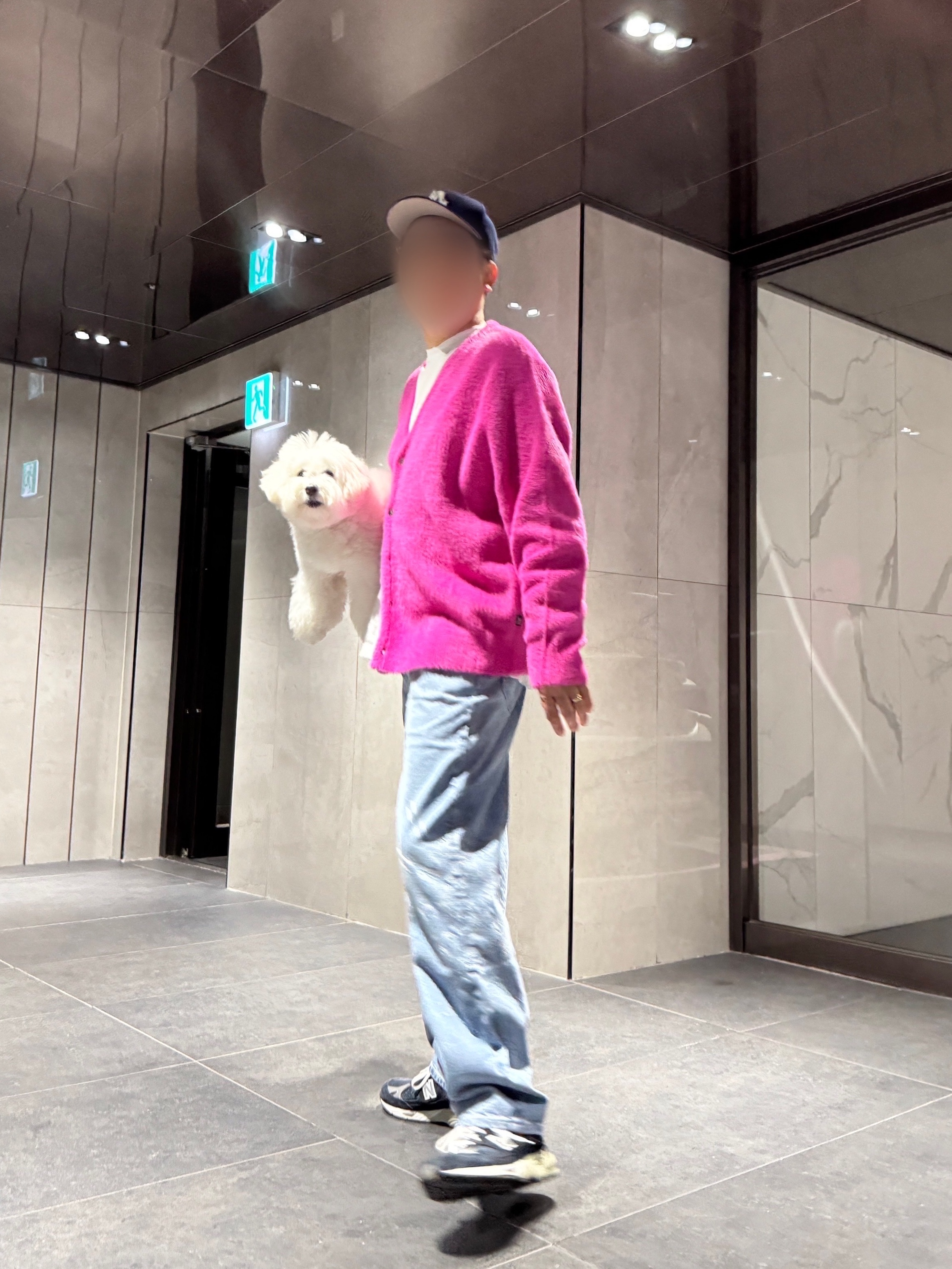New Balance 991v2 Made in UK Dark Navy Smoked Pearl, Stussy Shaggy Cardigan Fucshia 착용 스타일 - 2