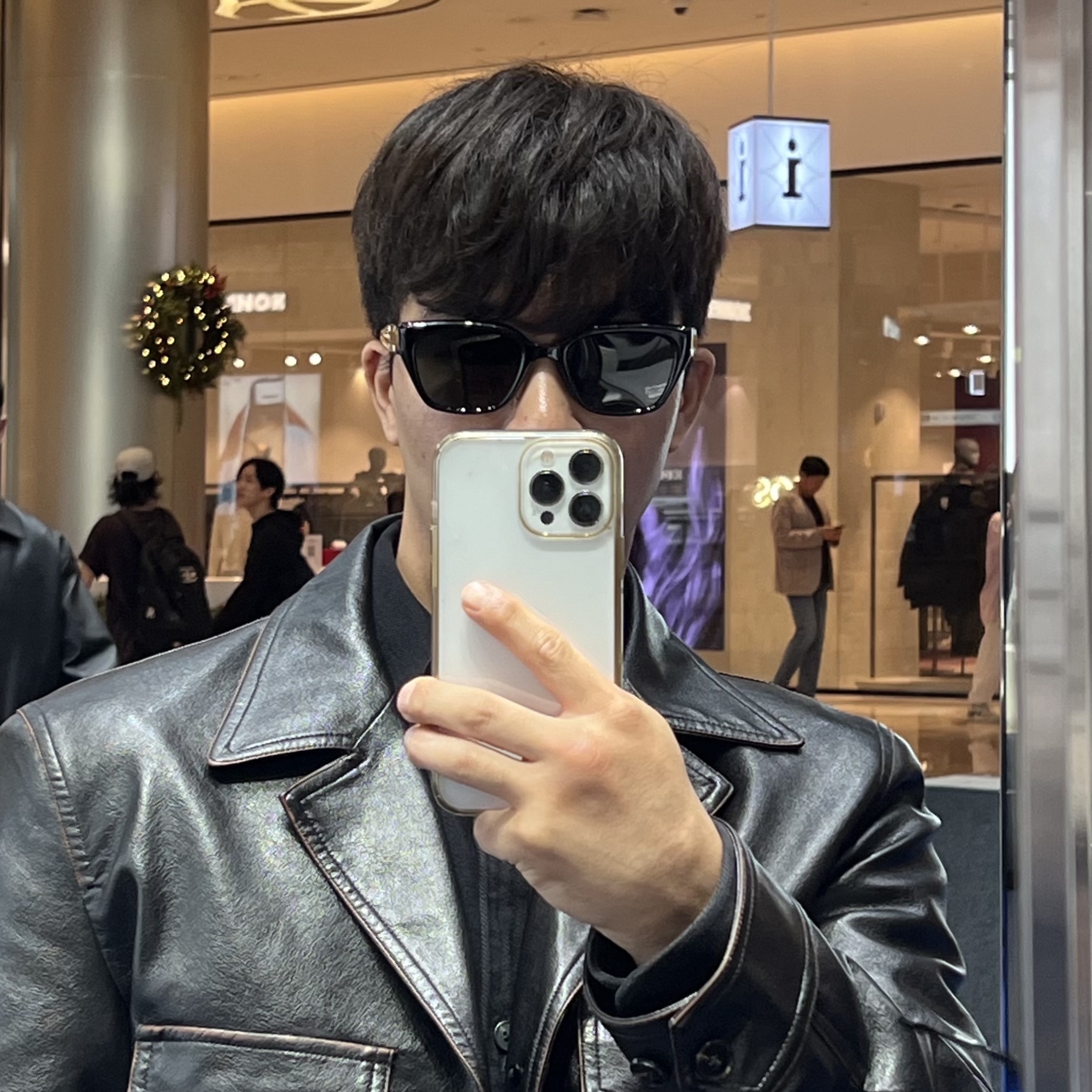 Gentle Monster x Maison Margiela MM110 Black Black 착용 스타일