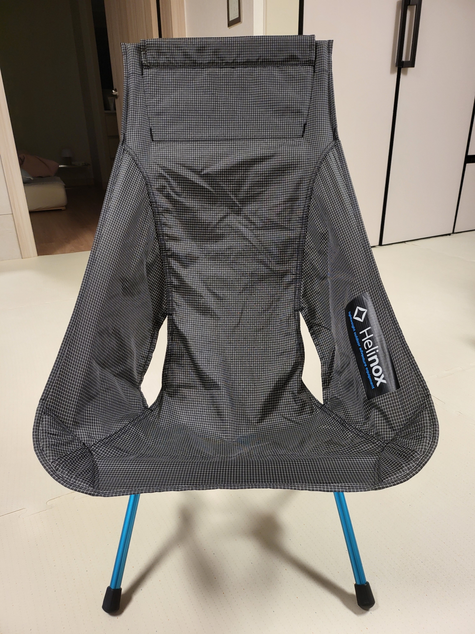 Helinox Chair Zero High-Back Black 착용 스타일 - 1