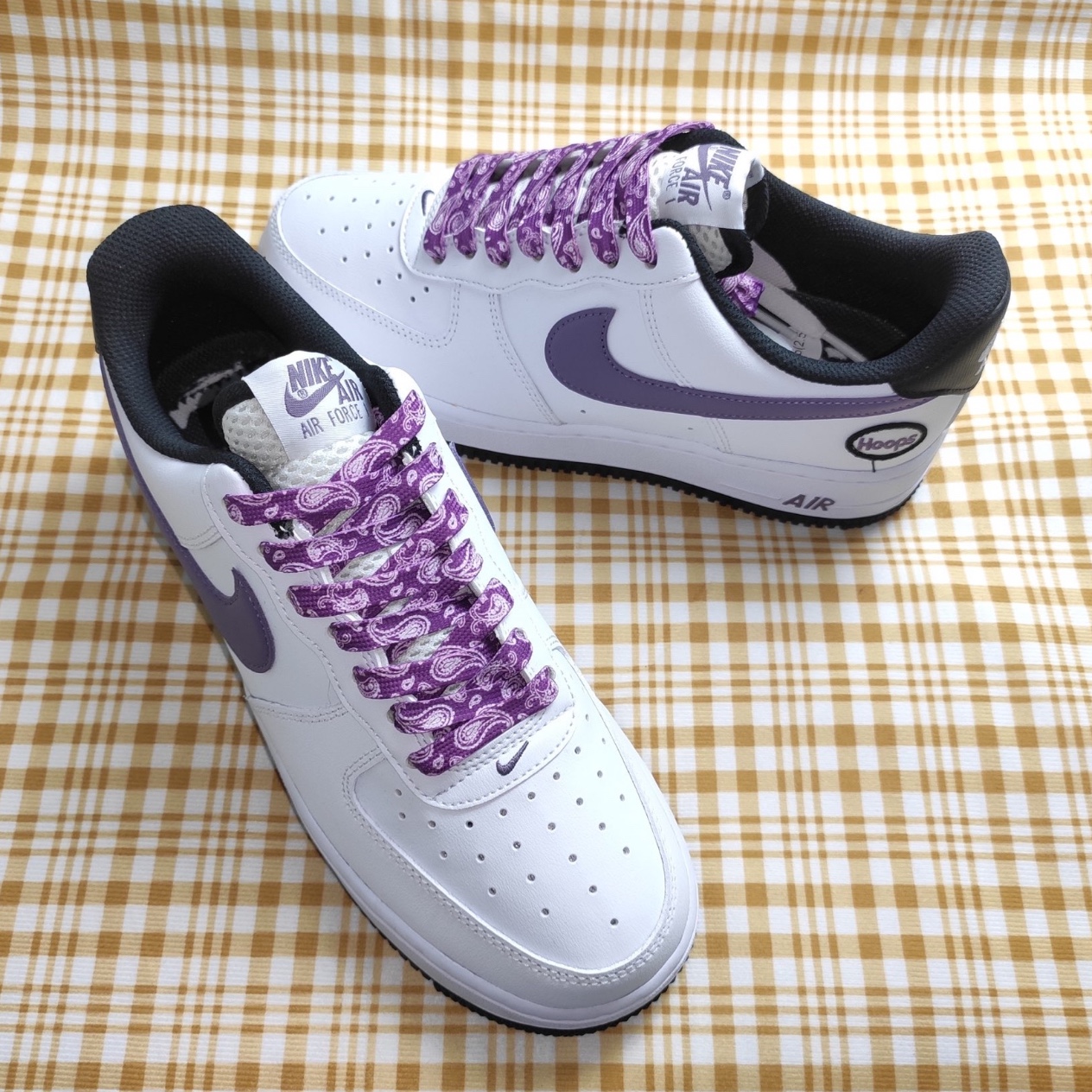 Nike Air Force 1 '07 LV8 Hoops White Canyon Purple 착용 스타일