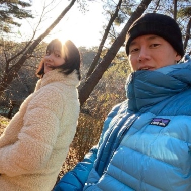 Patagonia AlpLoft Down Parka Anacapa Blue 착용 스타일 - 3