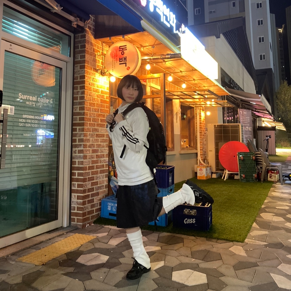 New Balance 408 Black 착용 스타일 - 2