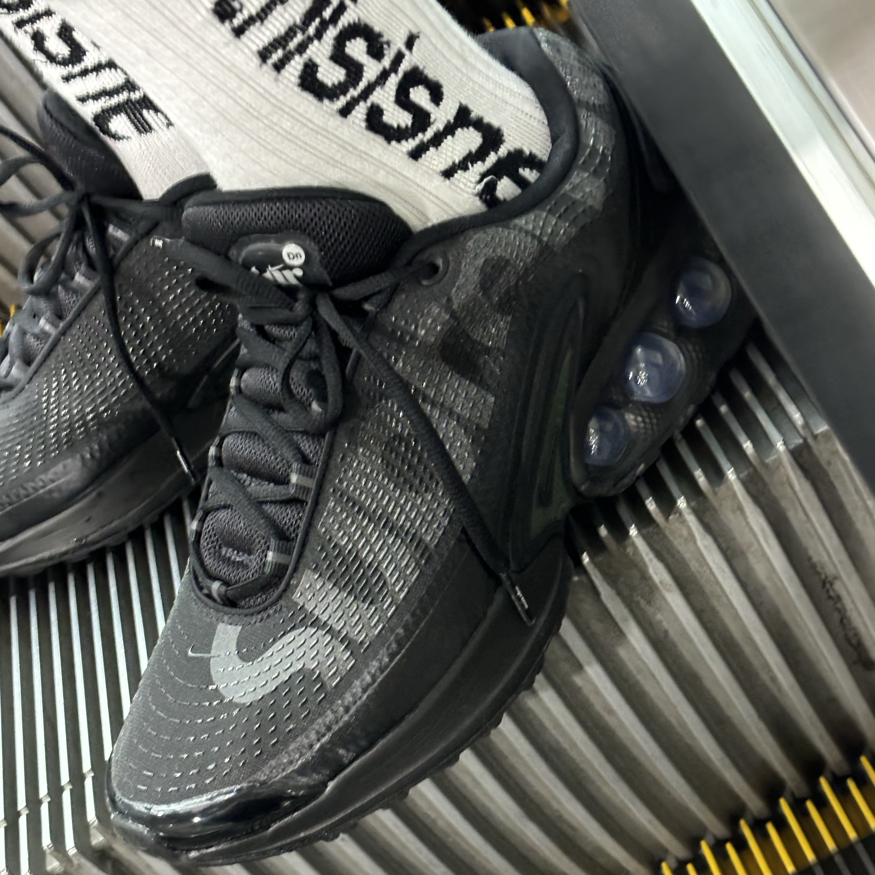 Nike x Supreme Air Max DN SP Black Galactic Jade 착용 스타일 - 1