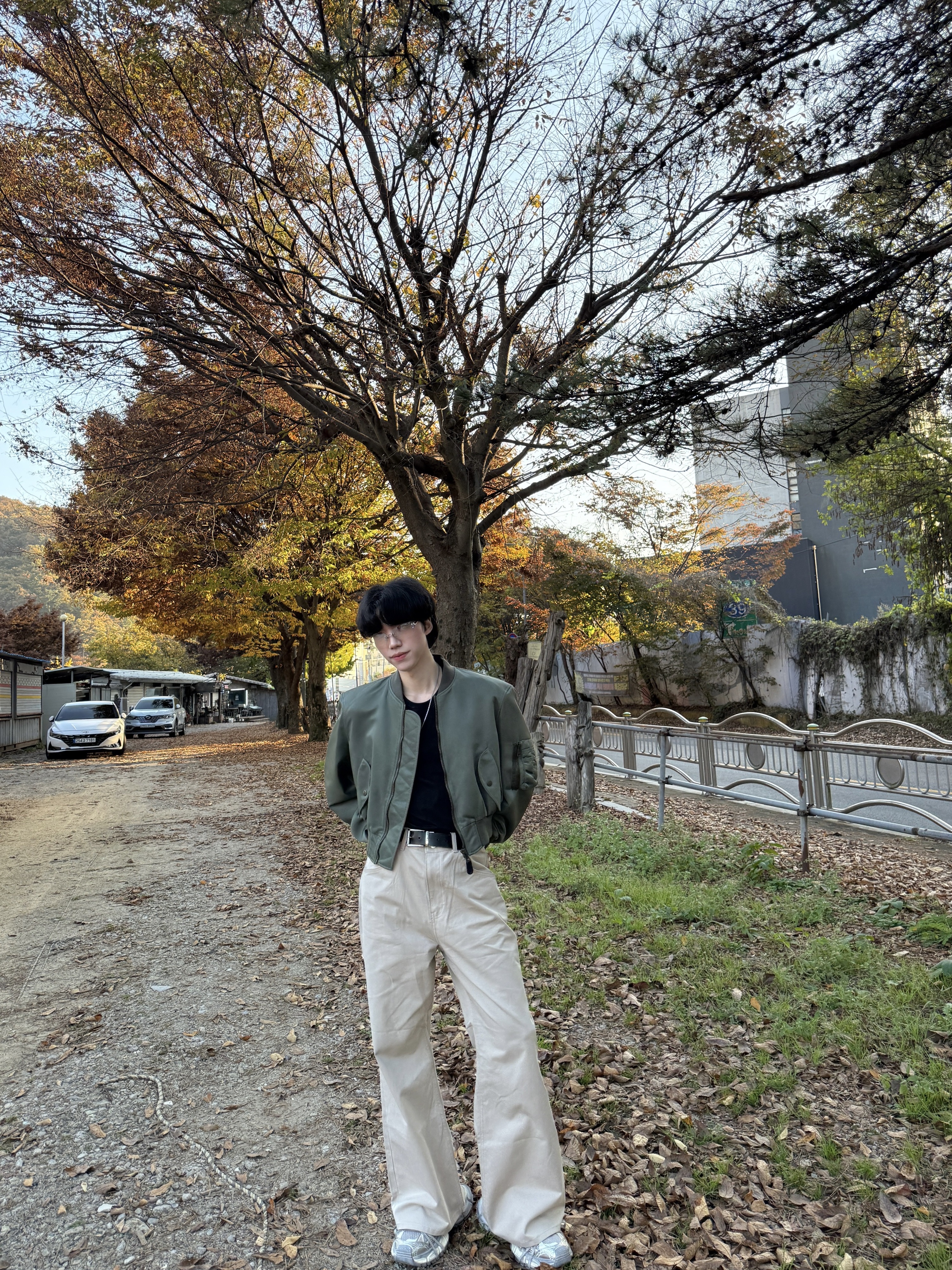 Balenciaga Bomber Dark Green, Balenciaga 3XL Sneakers Light Beige 착용 스타일 - 2