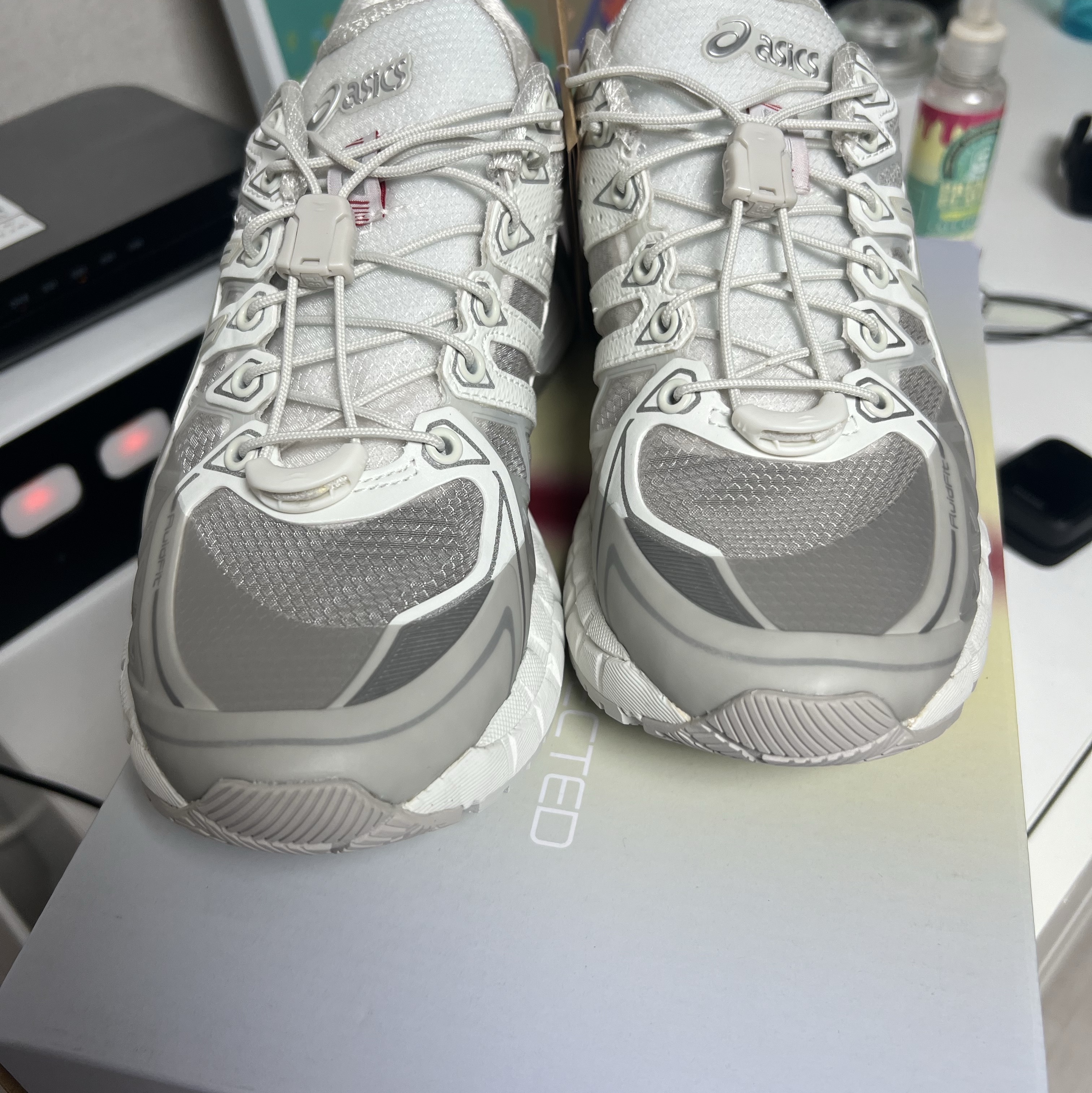 Asics x Unaffected Gel-Kayano 20 Cream Lake Grey 착용 스타일 - 1