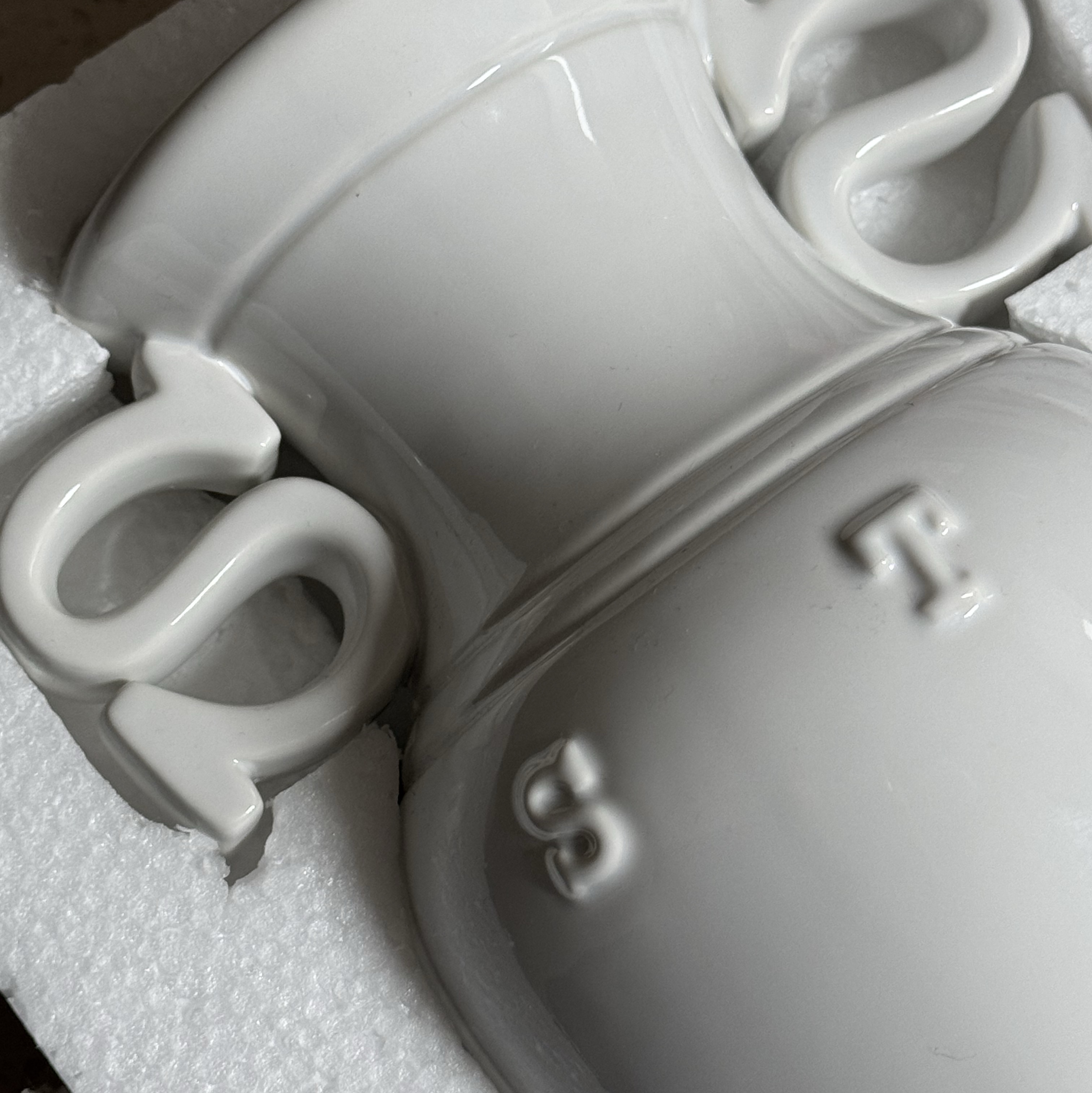 Stussy S Handle Ceramic Vase White 착용 스타일