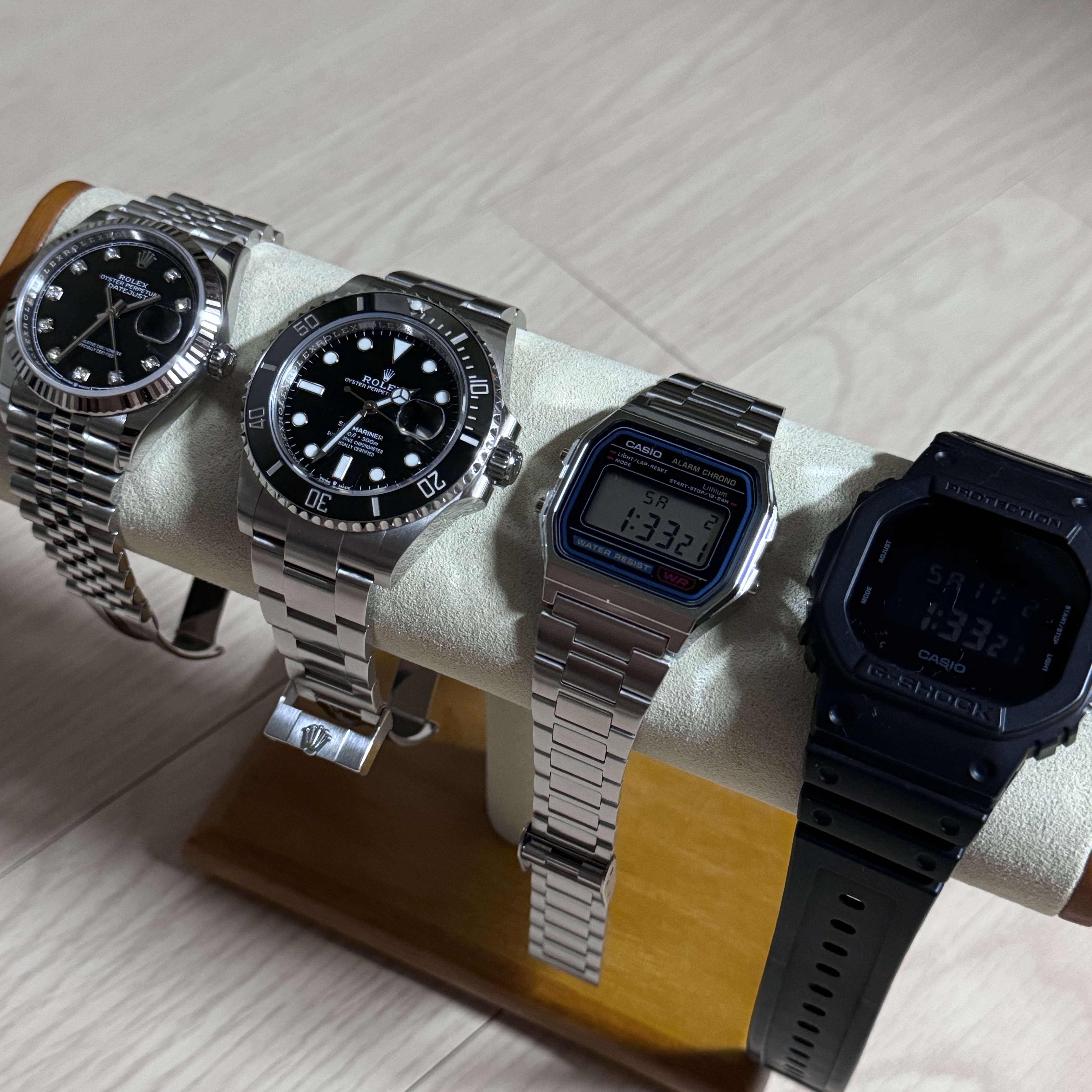 Rolex Datejust 36mm 126234 Bright Black Diamond-Set Jubilee, Rolex Submariner Date 41mm 126610LN Black Oyster 착용 스타일