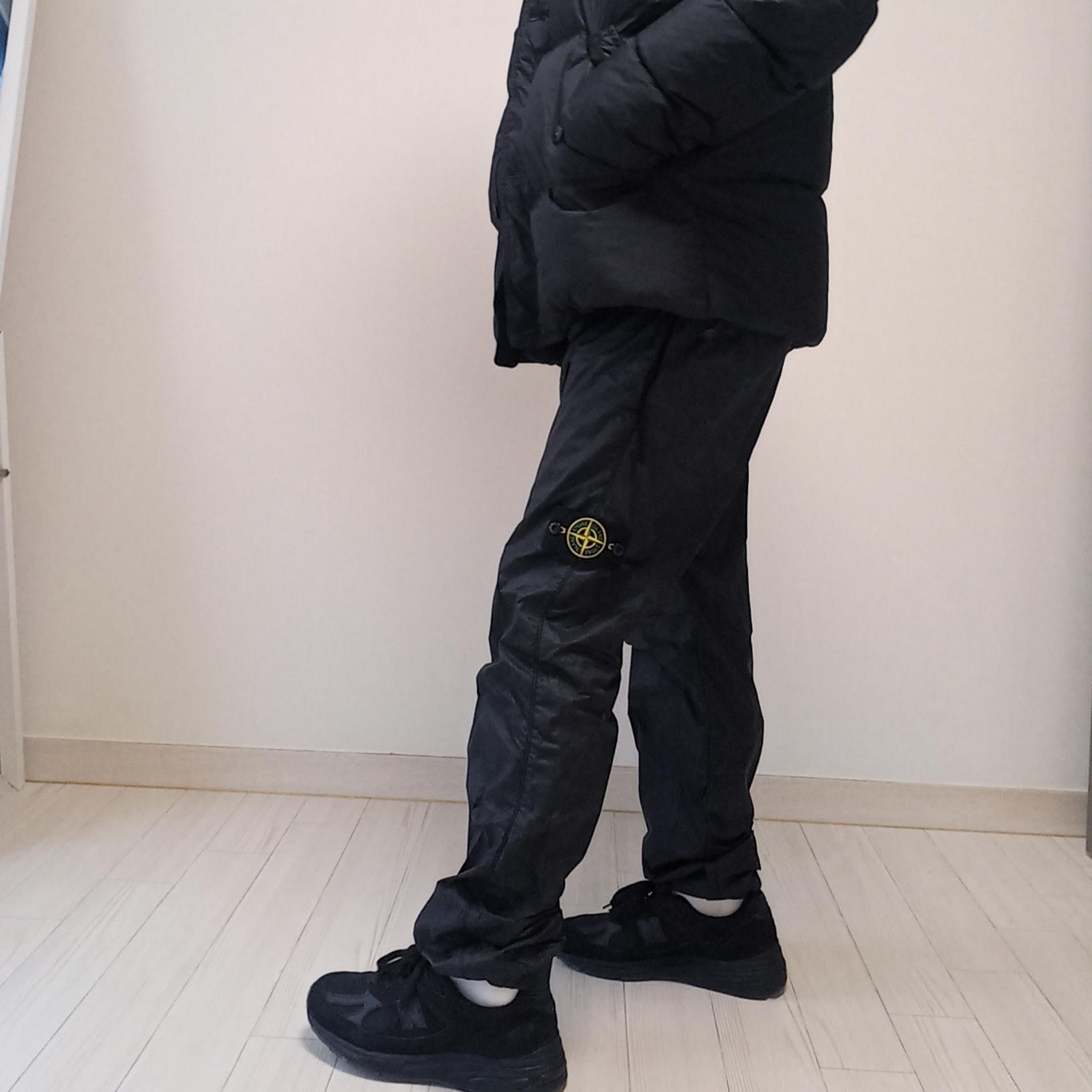 Stone Island 40123 Garment Dyed Crinkle Reps R-NY Down Jacket Black - 24FW, New Balance x Stone Island 991v2 Made in UK Black 착용 스타일 - 7