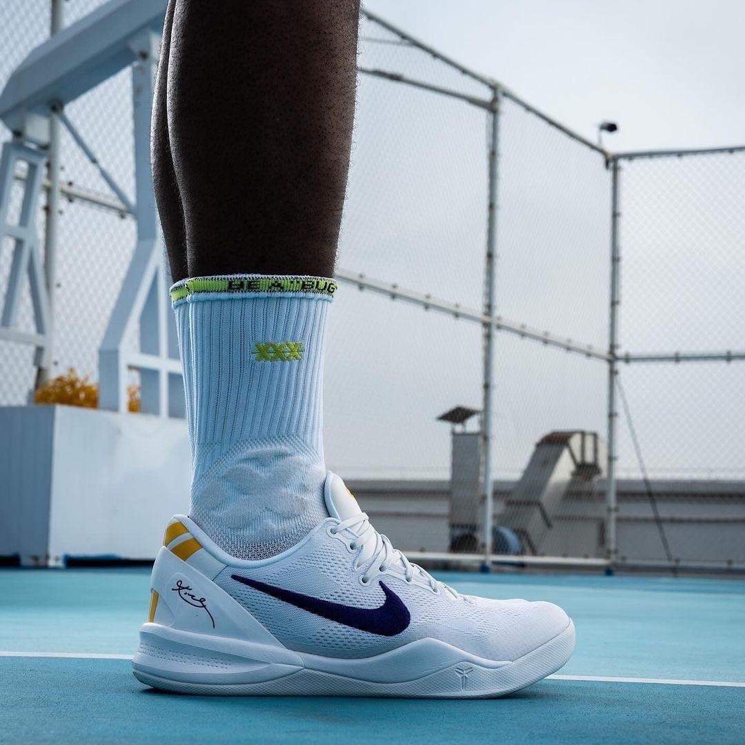 Nike Kobe 8 Protro White and Court Purple 착용 스타일 - 4