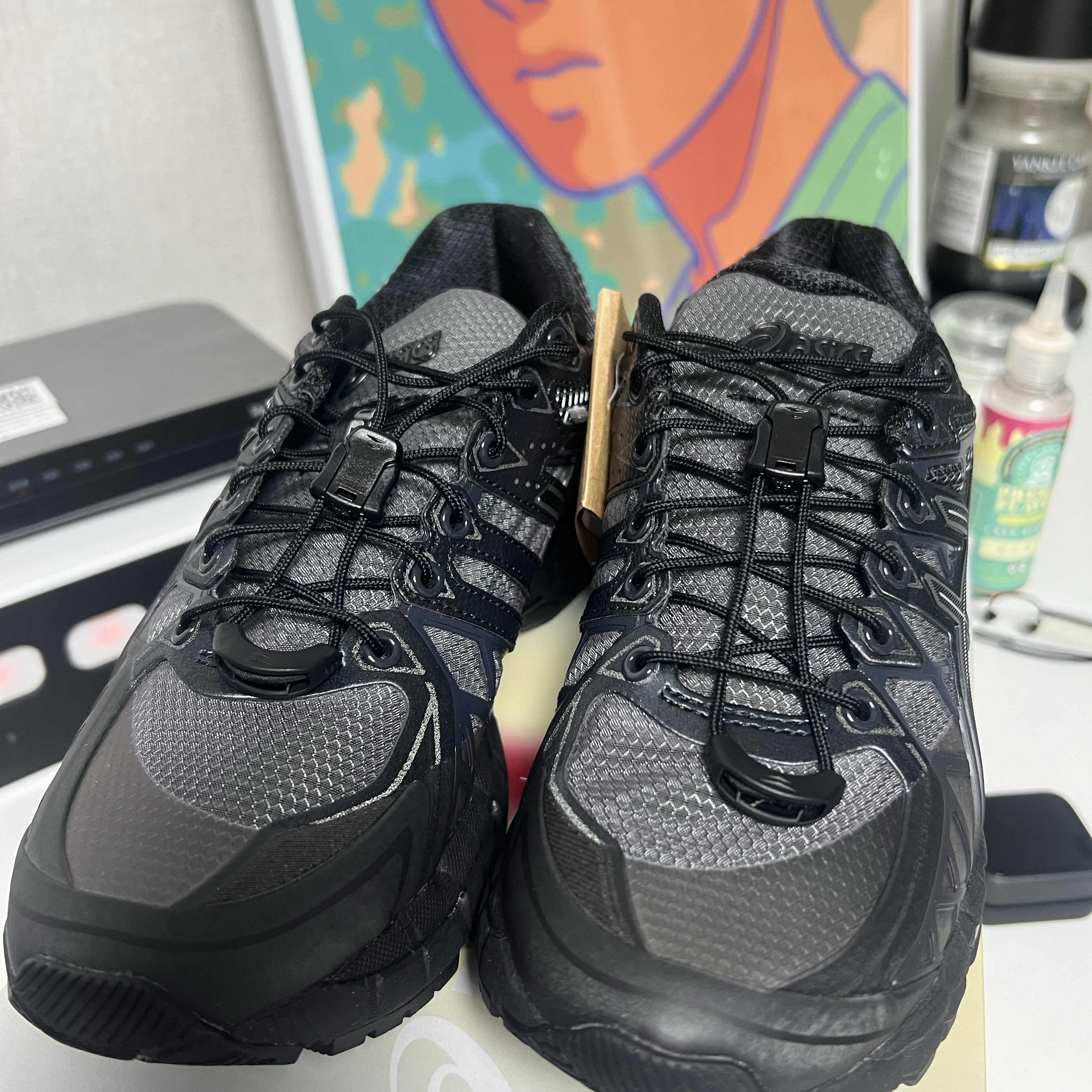 Asics x Unaffected Gel-Kayano 20 Obsidian Grey Black 착용 스타일 - 1