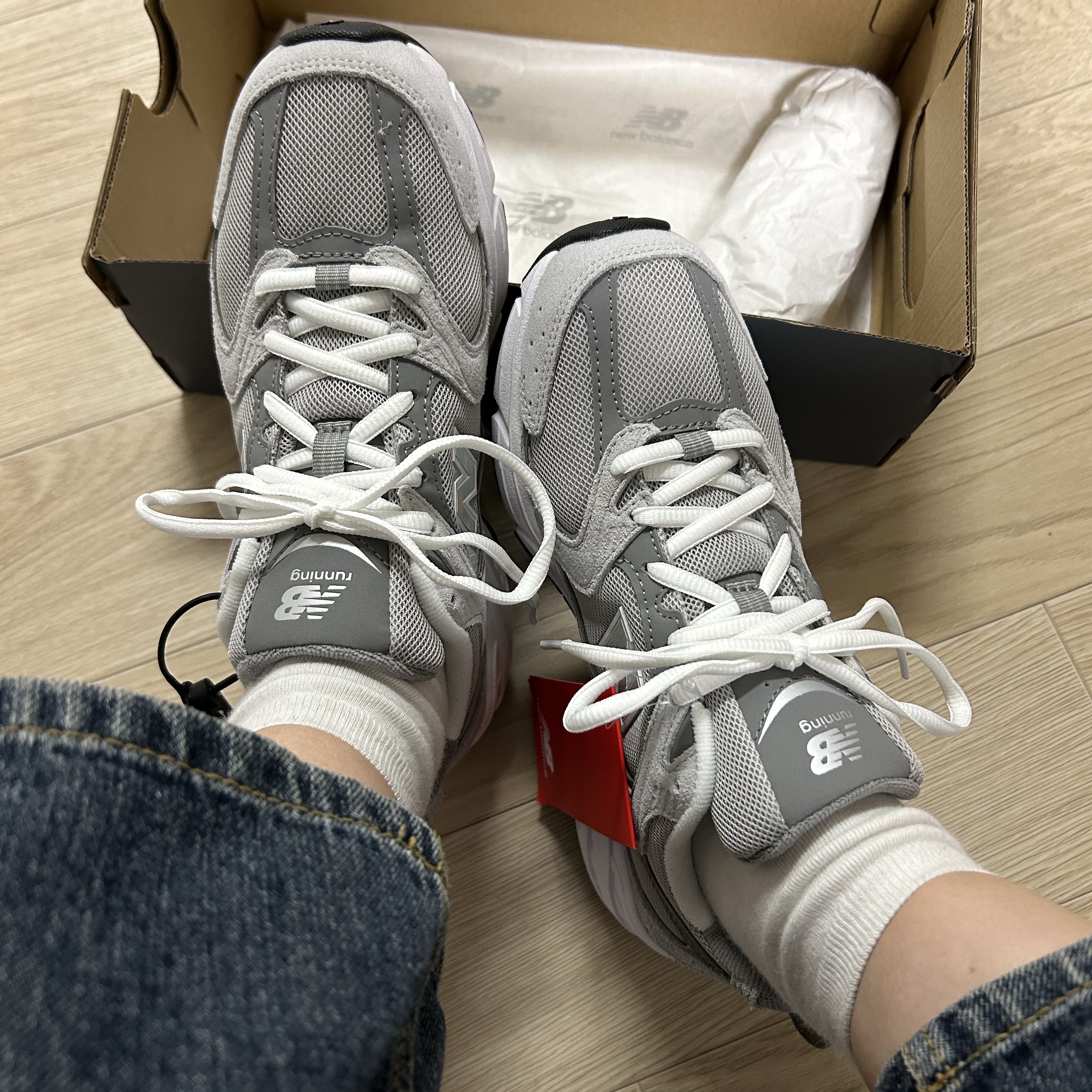 New Balance 530 Grey 착용 스타일