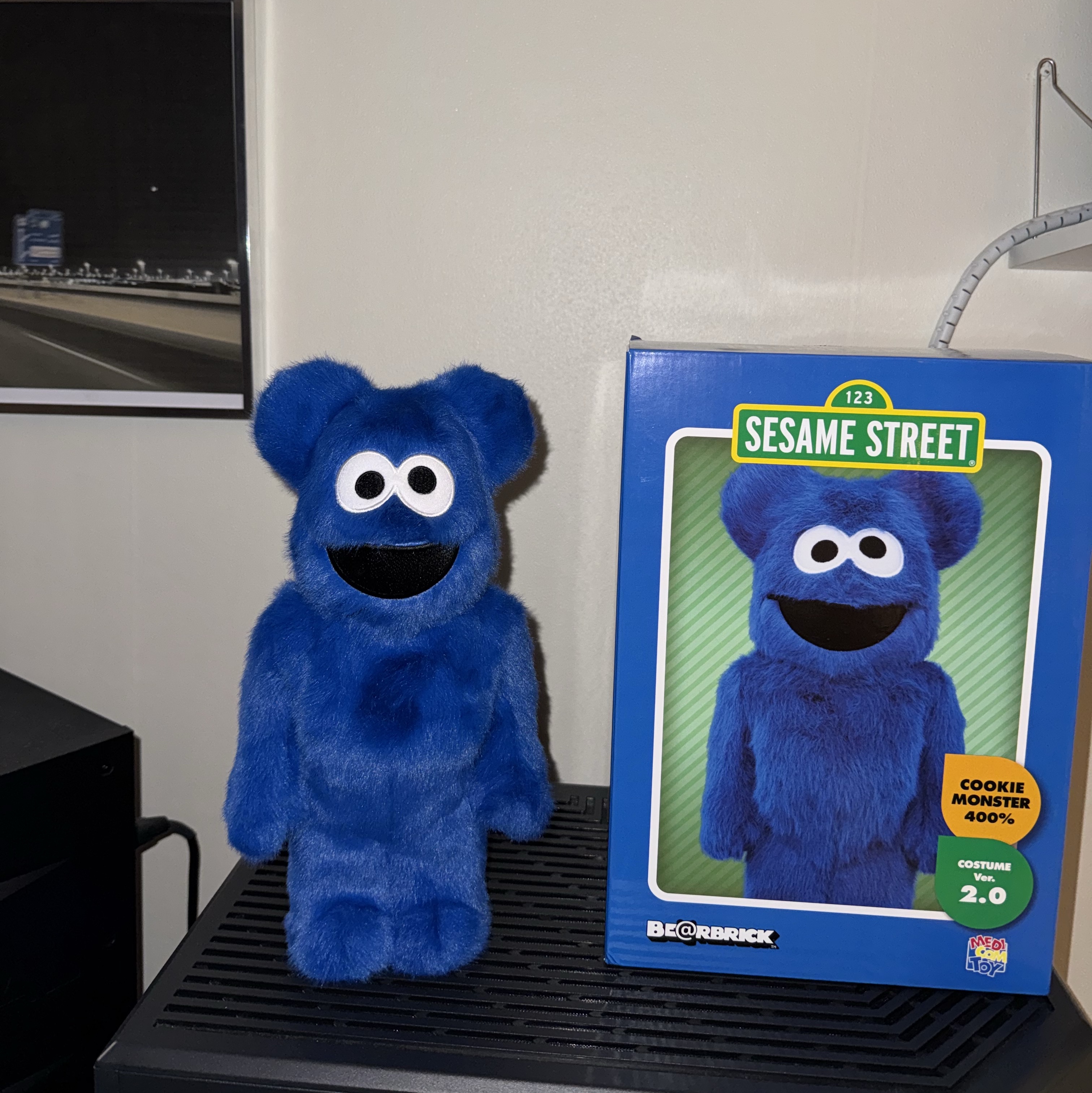 Bearbrick Sesame Street Cookie Monster Costume Ver. 2 400% 착용 스타일