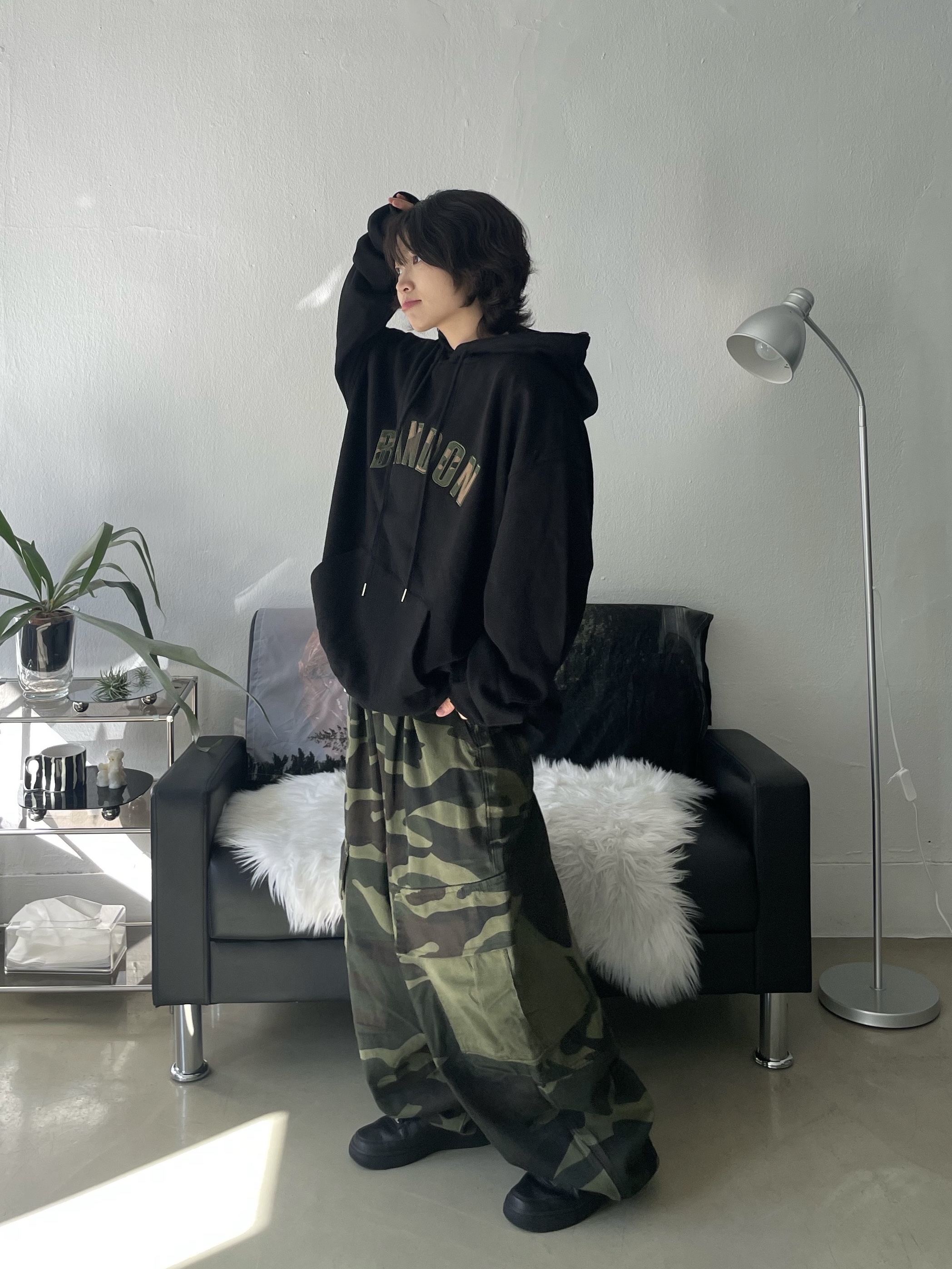 (W) Nike Air Force 1 '07 Low Triple Black 착용 스타일 - 1