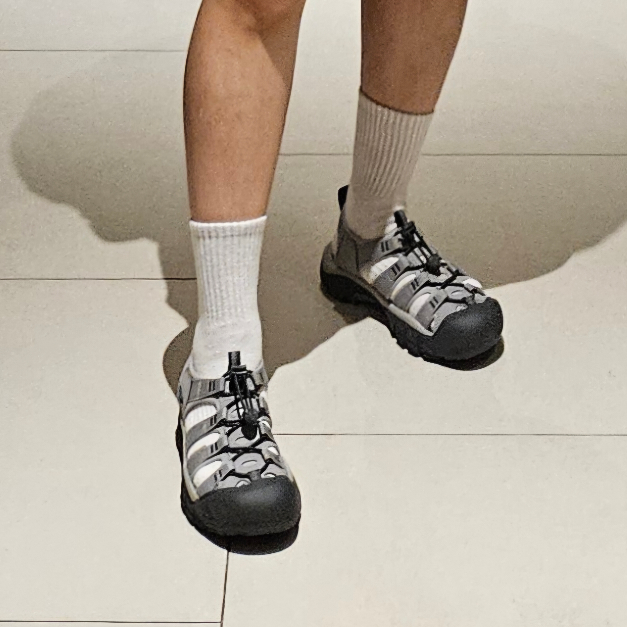 (W) Keen Newport H2 Grey Smoke Blue 착용 스타일 - 1