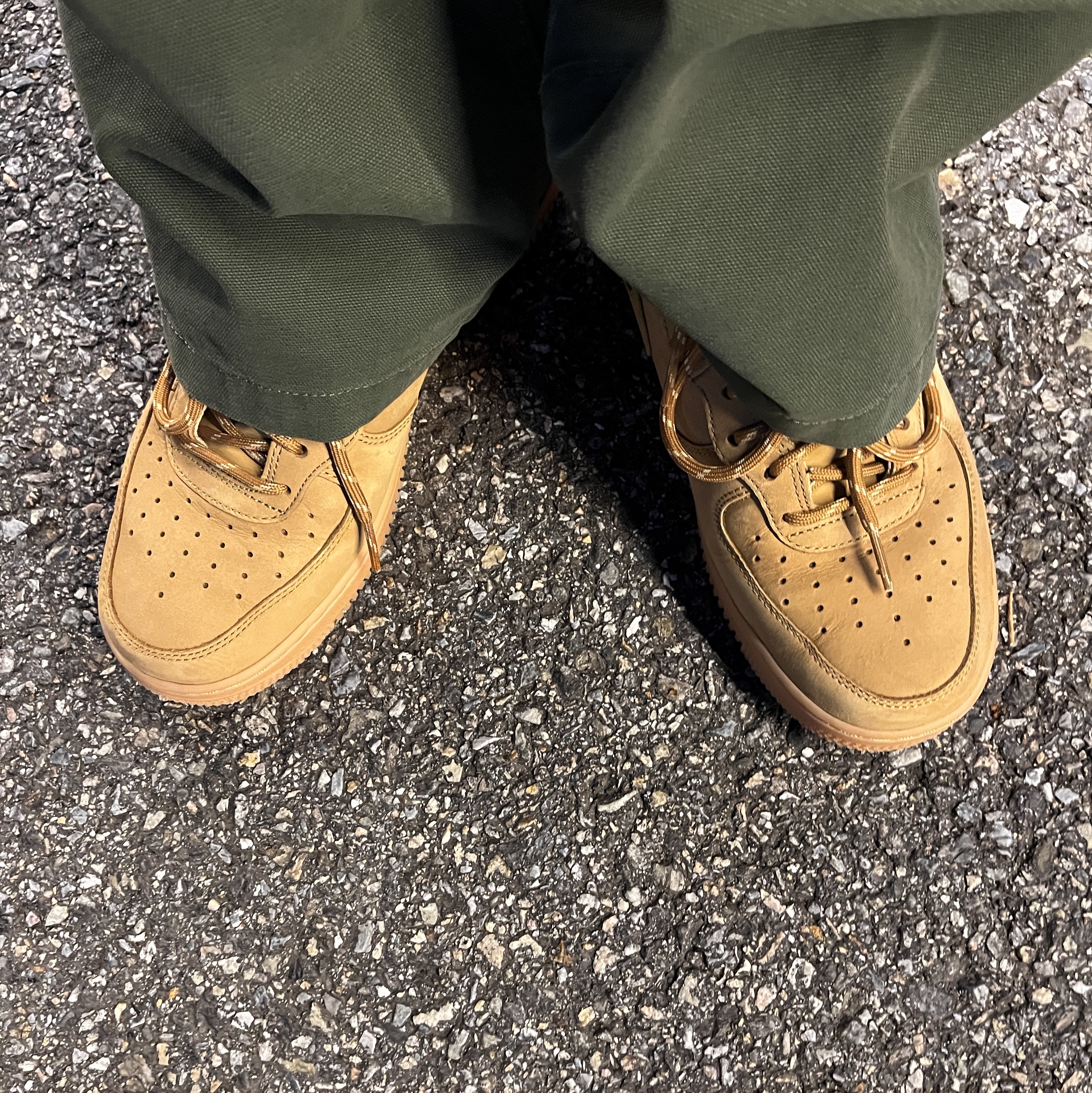 Nike Air Force 1 Mid '07 WB Flax 착용 스타일